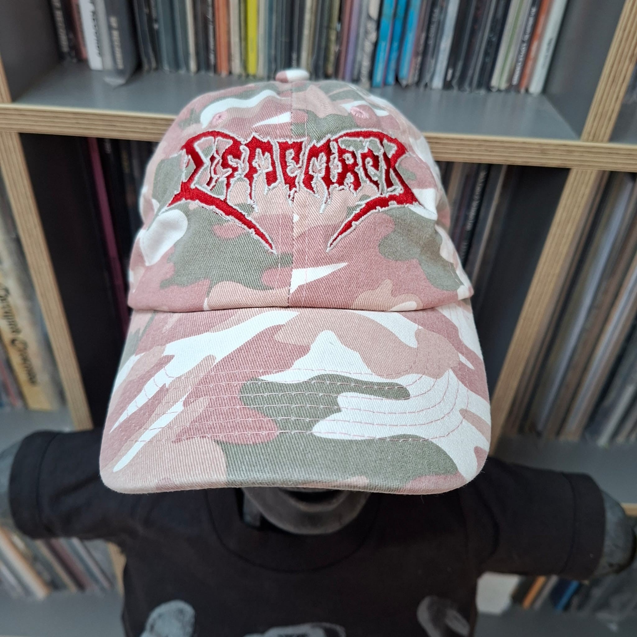 dismember-logo-casquette-dad-cap-camo-rose-brod-e image 1