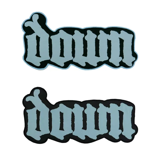 down-logo-patch-tiss-oversize-bordure-noire image 1