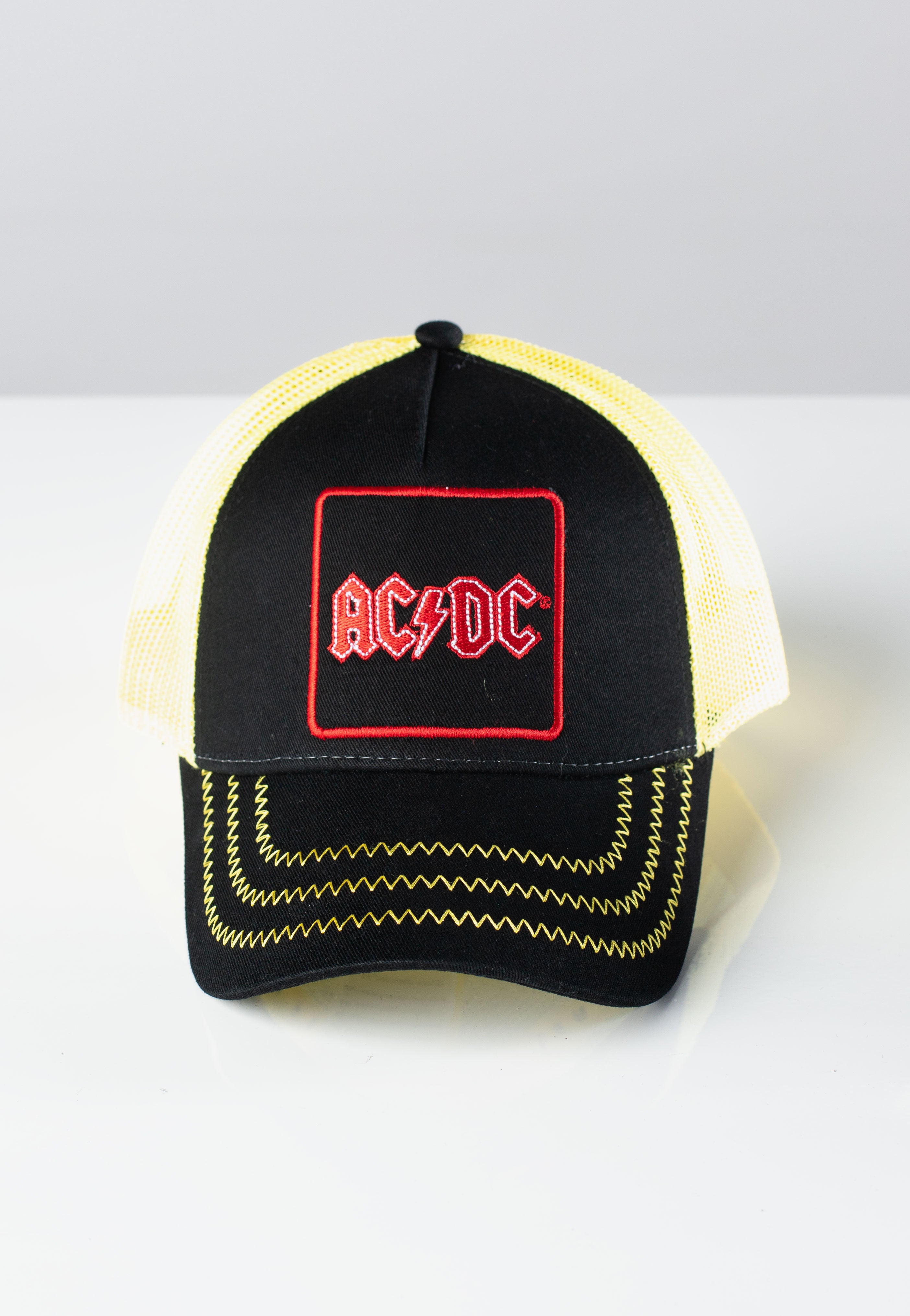 ac-dc-logo-black-yellow-casquette-snapback-jaune image 2