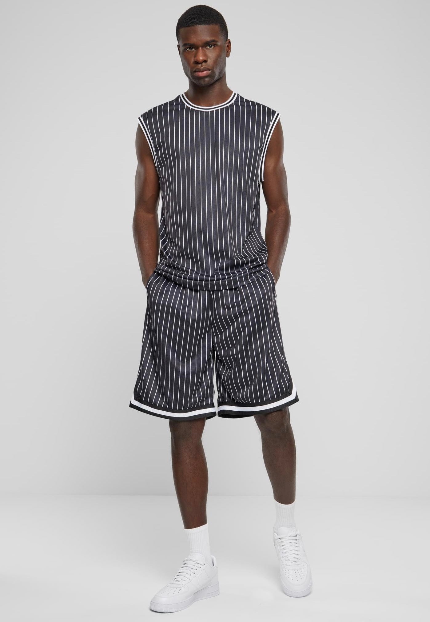 urban-classics-striped-mesh-d-bardeur-noir-blanc-taille-m image 5