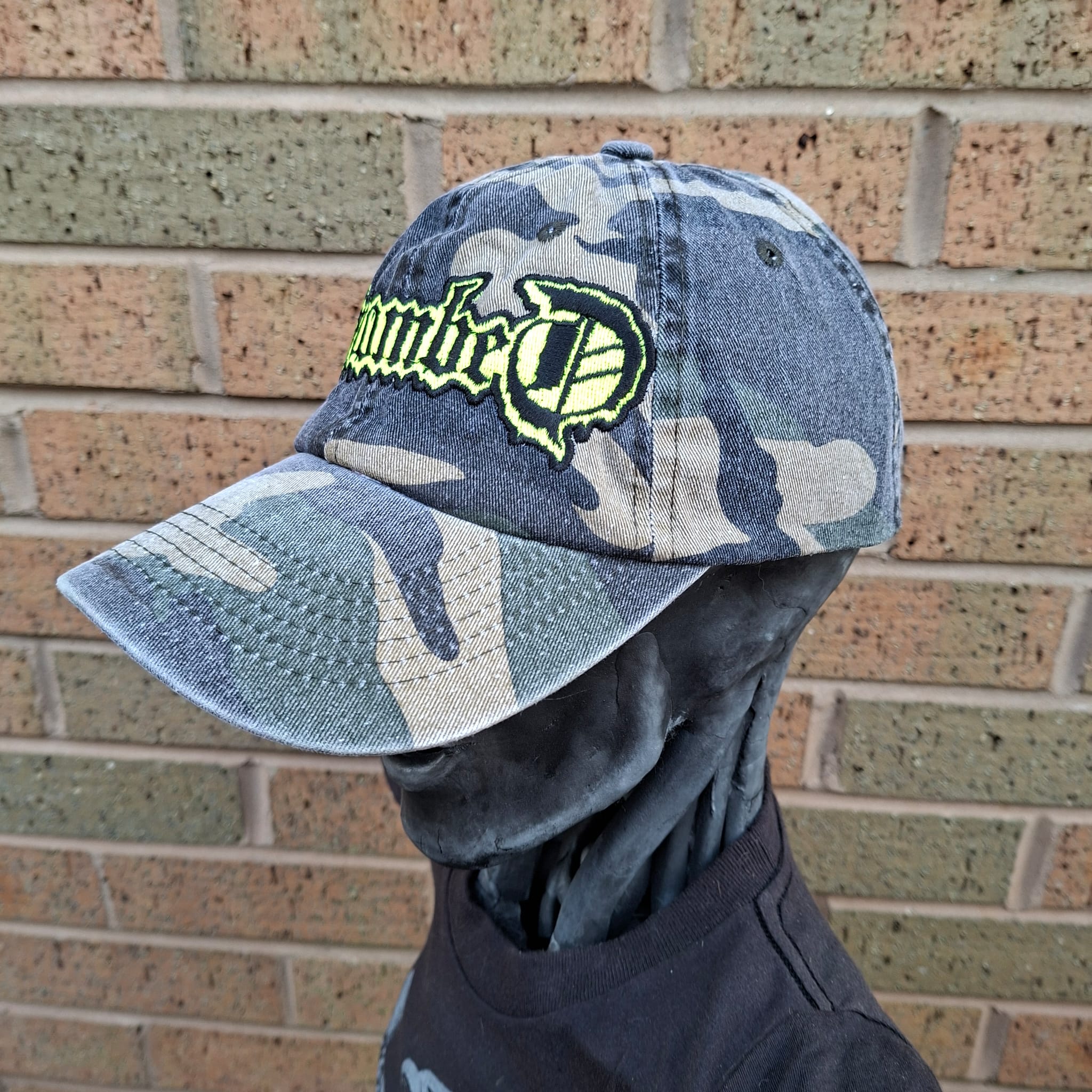 783punx-entombed-logo-casquette-dad-cap-camo-vert-phosphorescent image 2