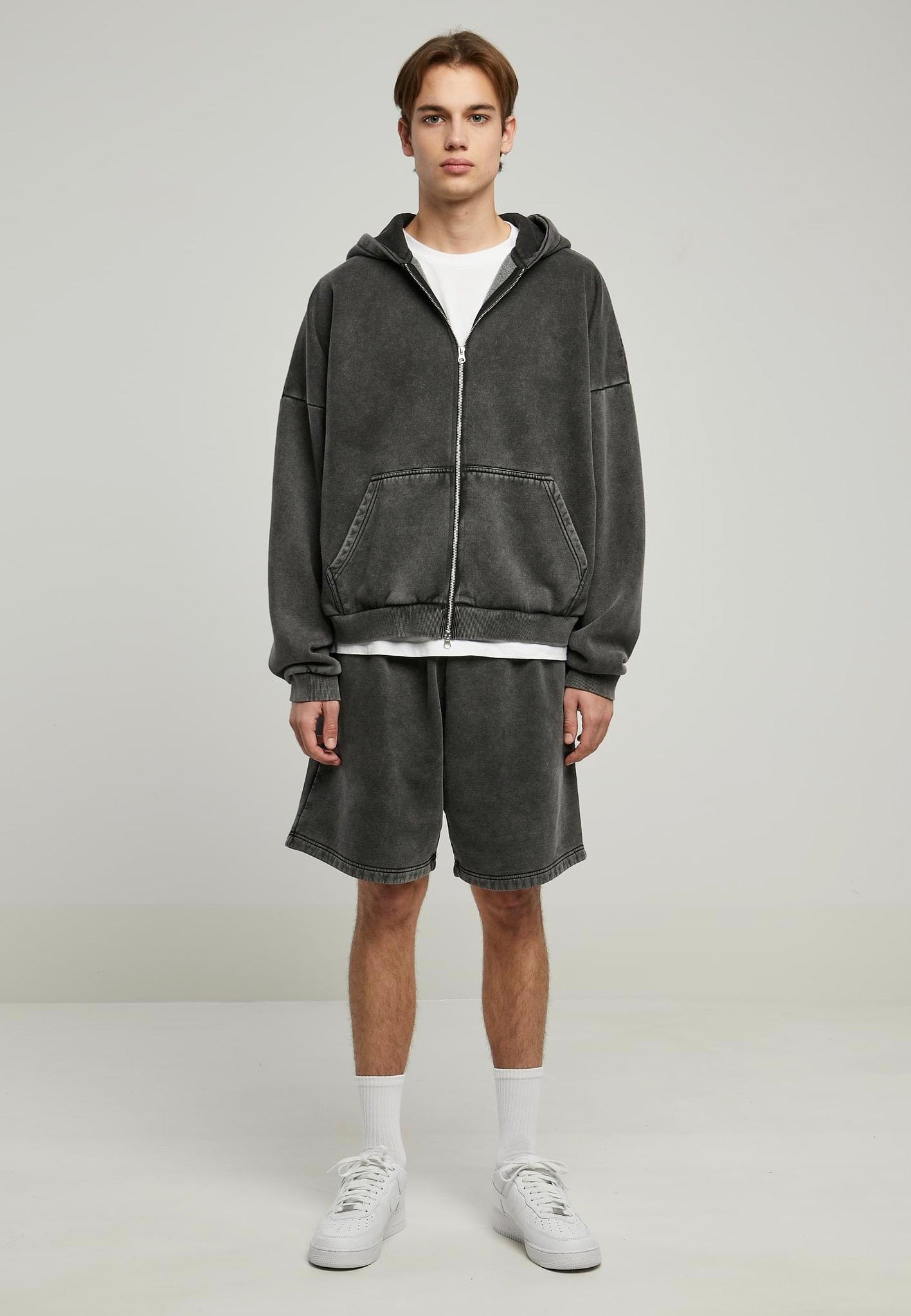 urban-classics-heavy-sand-washed-sweat-zipp-noir-90-s image 2