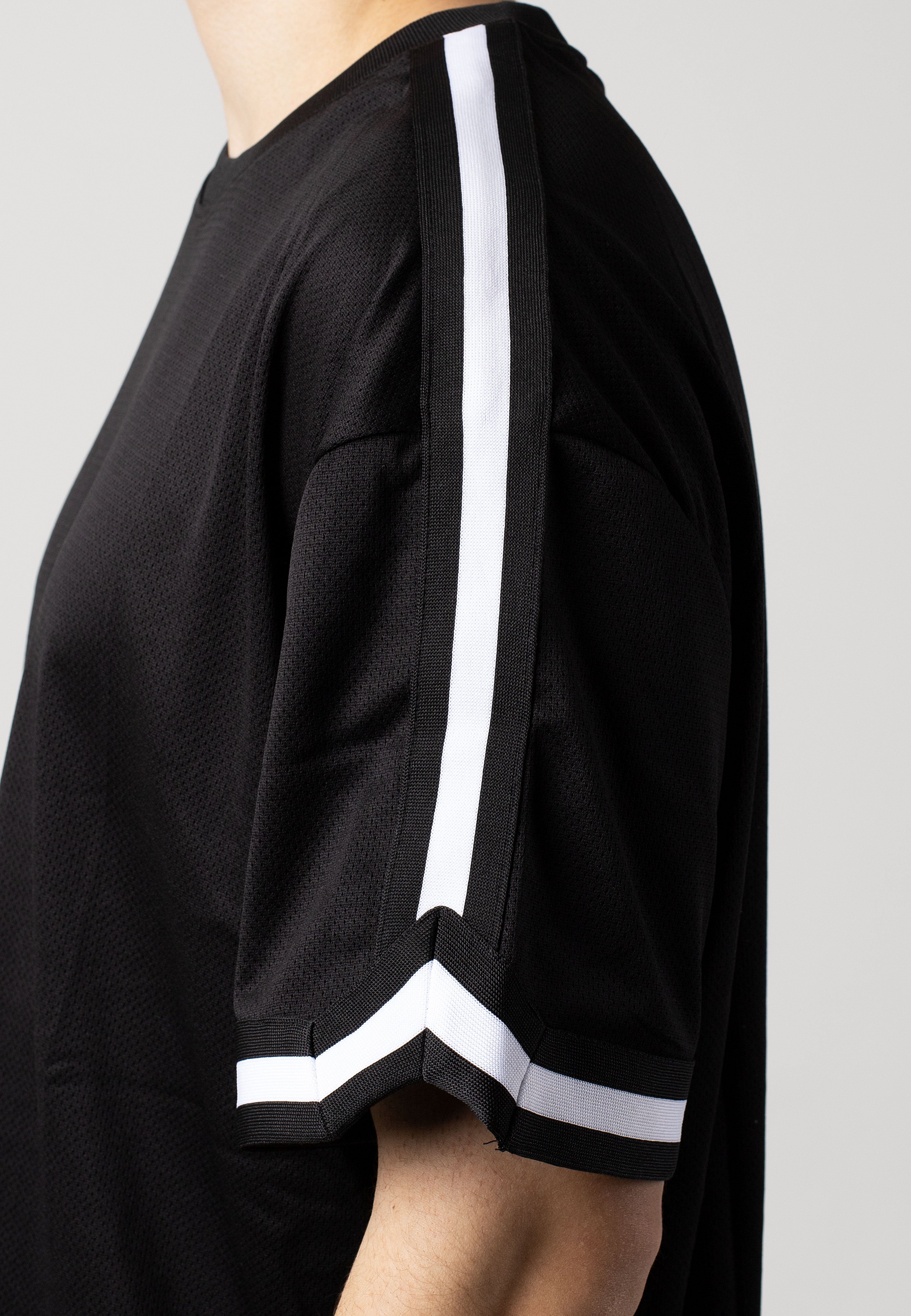 urban-classics-oversized-stripes-mesh-t-shirt-noir image 2