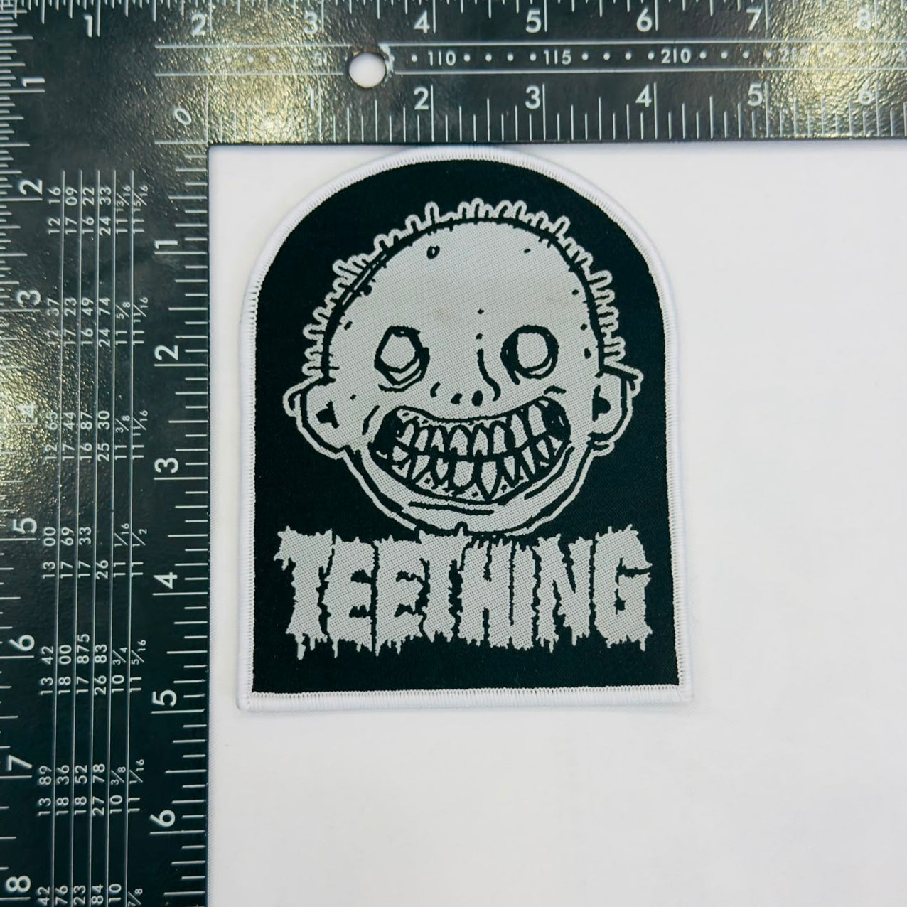 teething-patch-tiss-logo-bordure-blanche-noire image 5