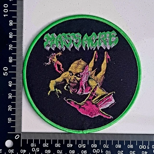 massacre-from-beyond-patch-tiss-bordure-verte image 1