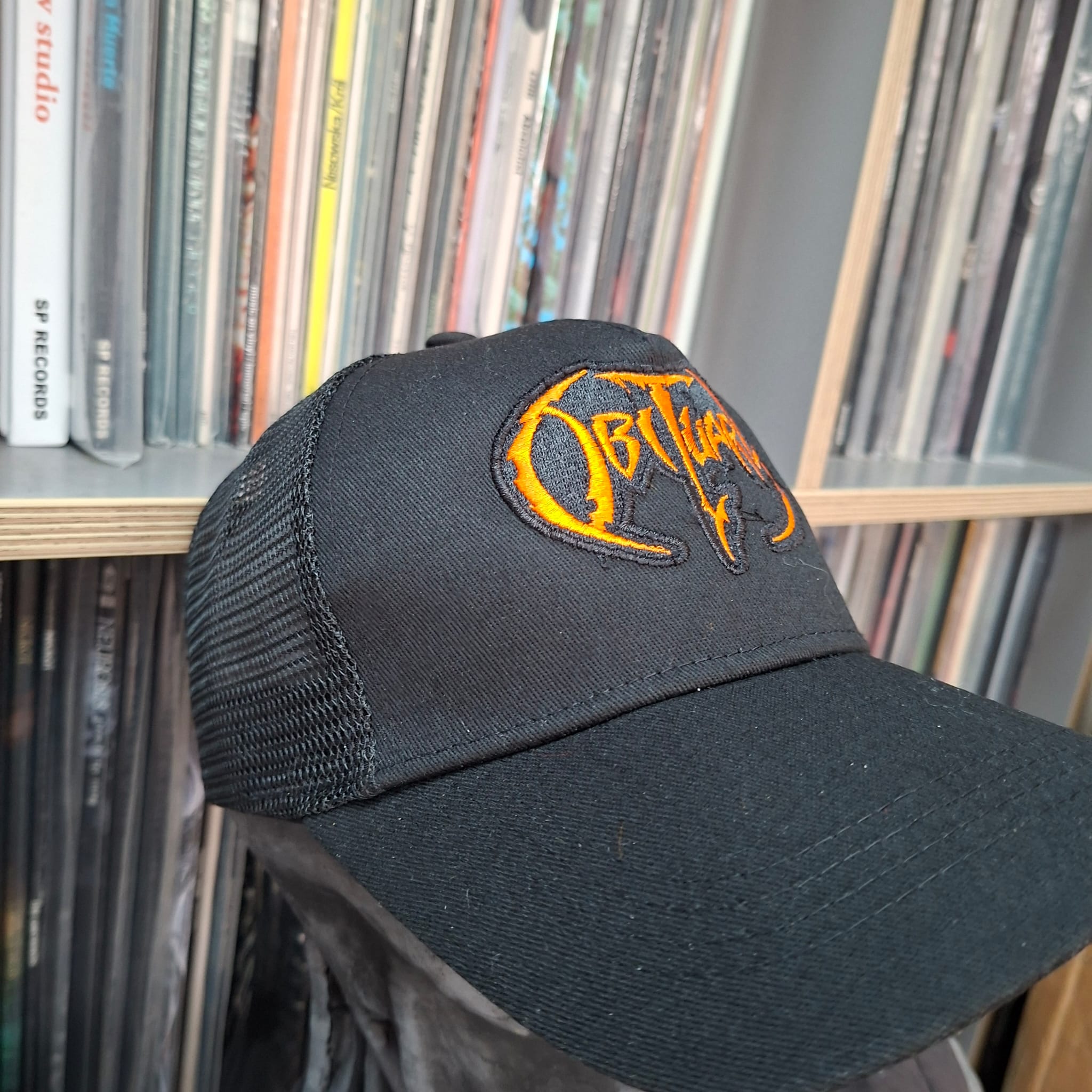 obituary-logo-casquette-trucker-orange-et-noir image 2