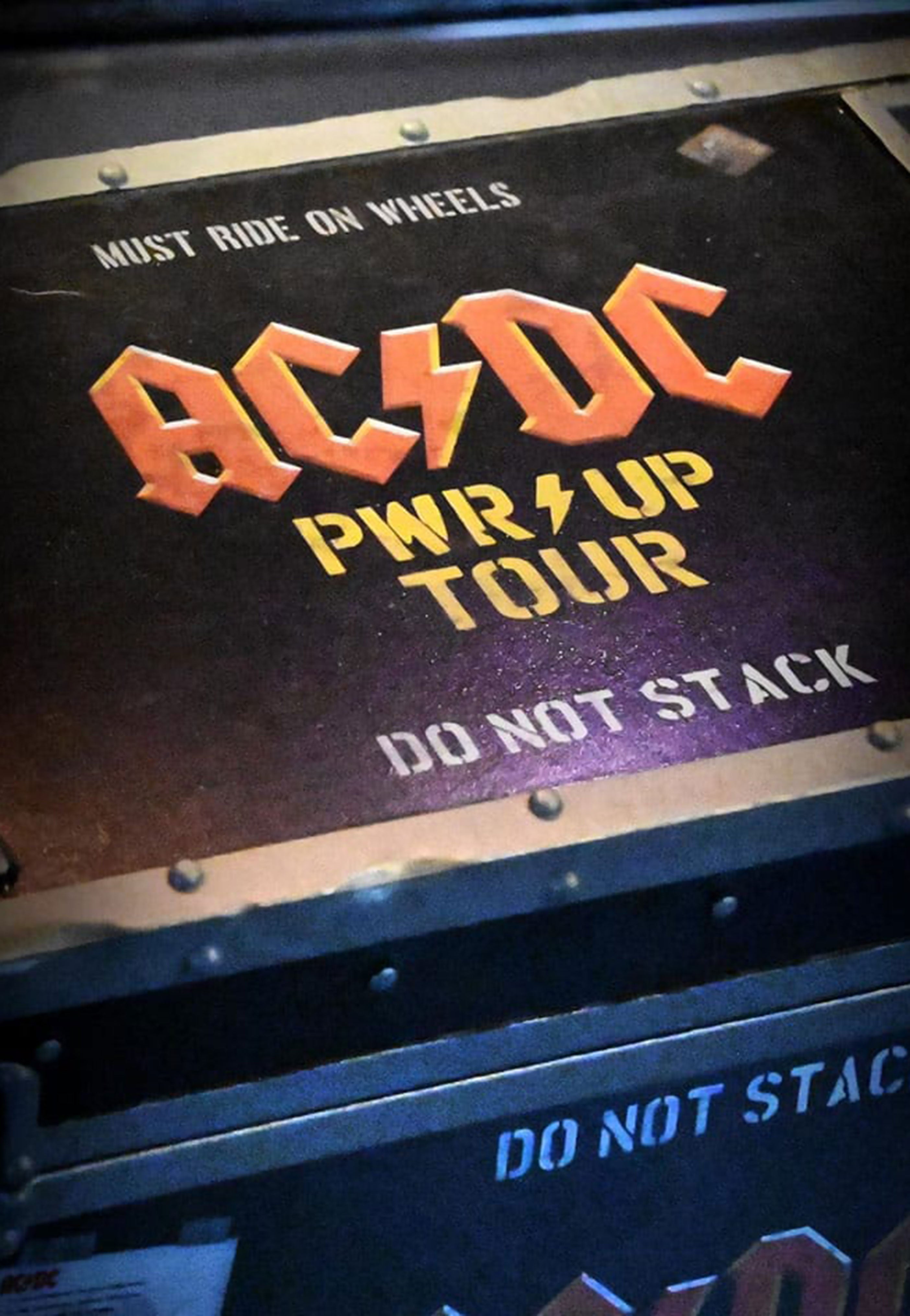 ac-dc-pwr-up-tour-road-case-statue-dition-limit-e image 6