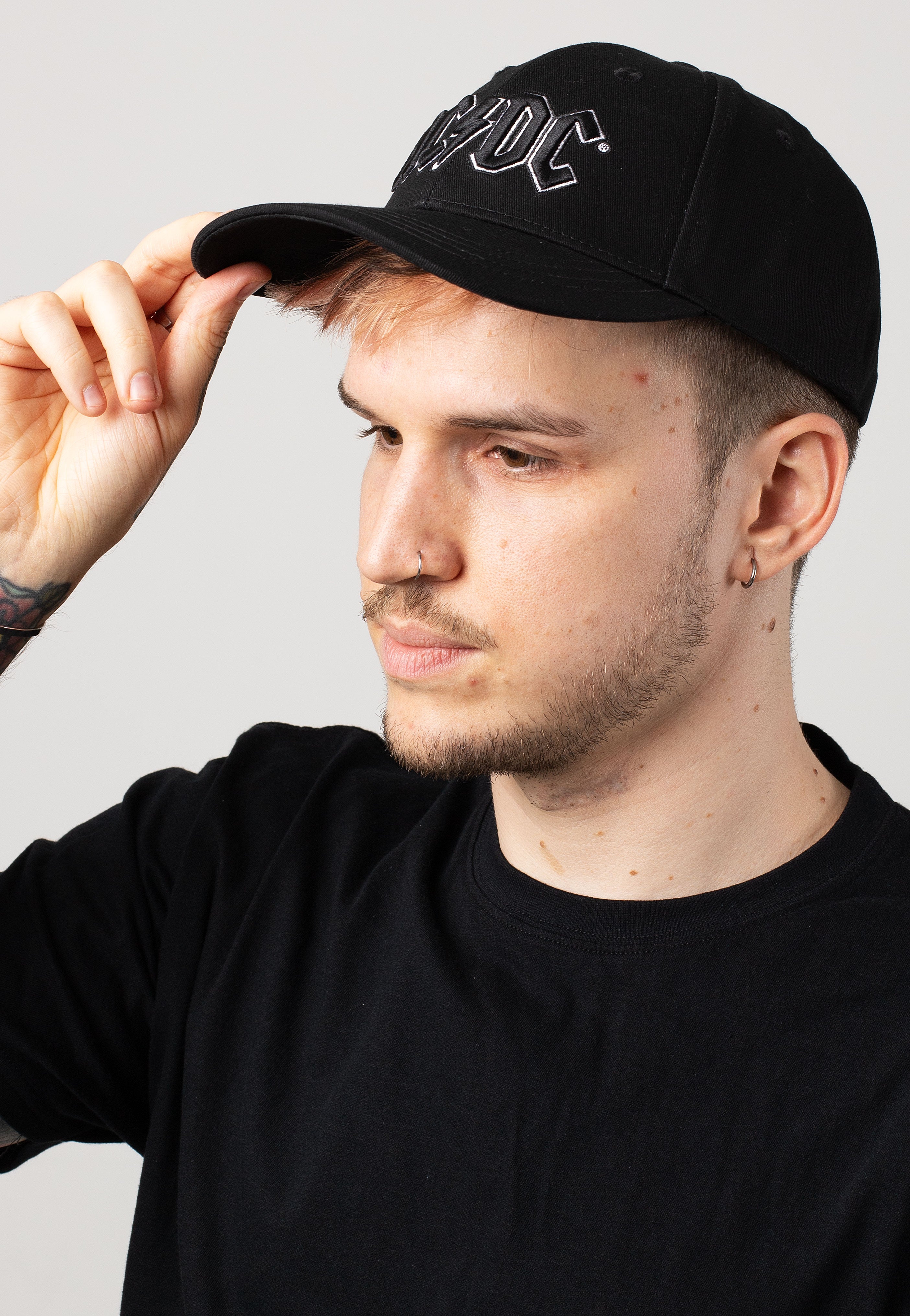 ac-dc-black-logo-casquette-noire-snapback-taille-unique image 6