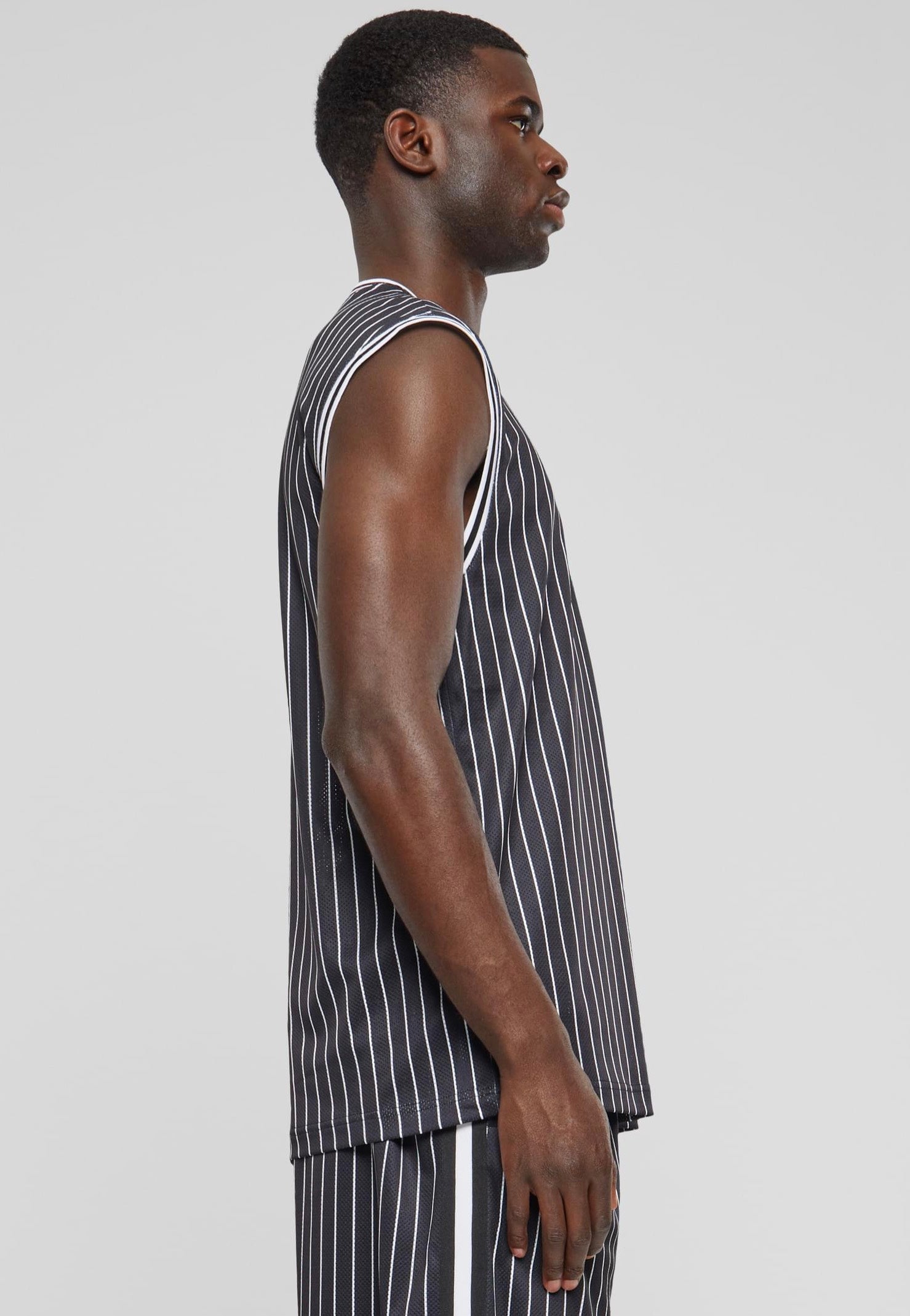 urban-classics-striped-mesh-d-bardeur-noir-blanc-taille-m image 3