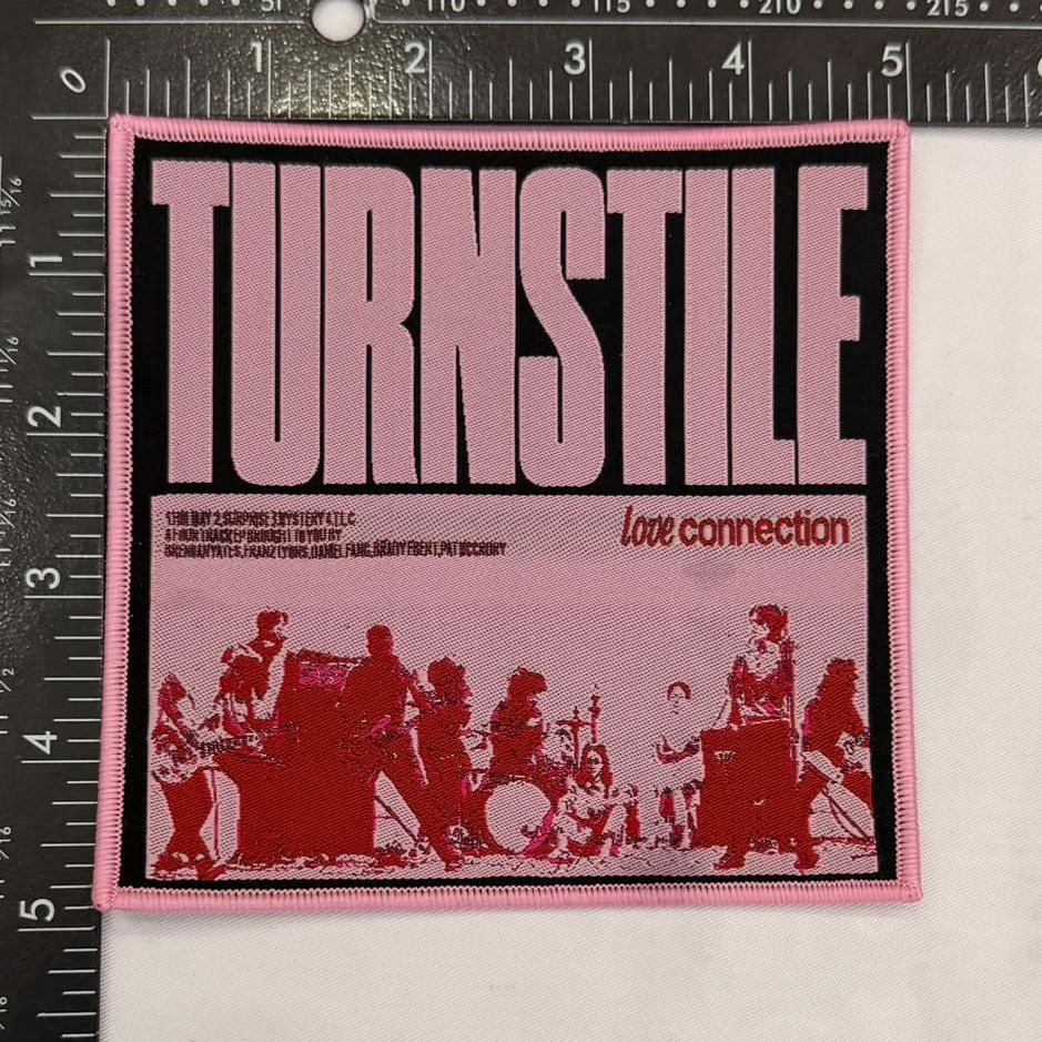 turnstile-love-connection-patch-tiss-bordure-rouge image 5