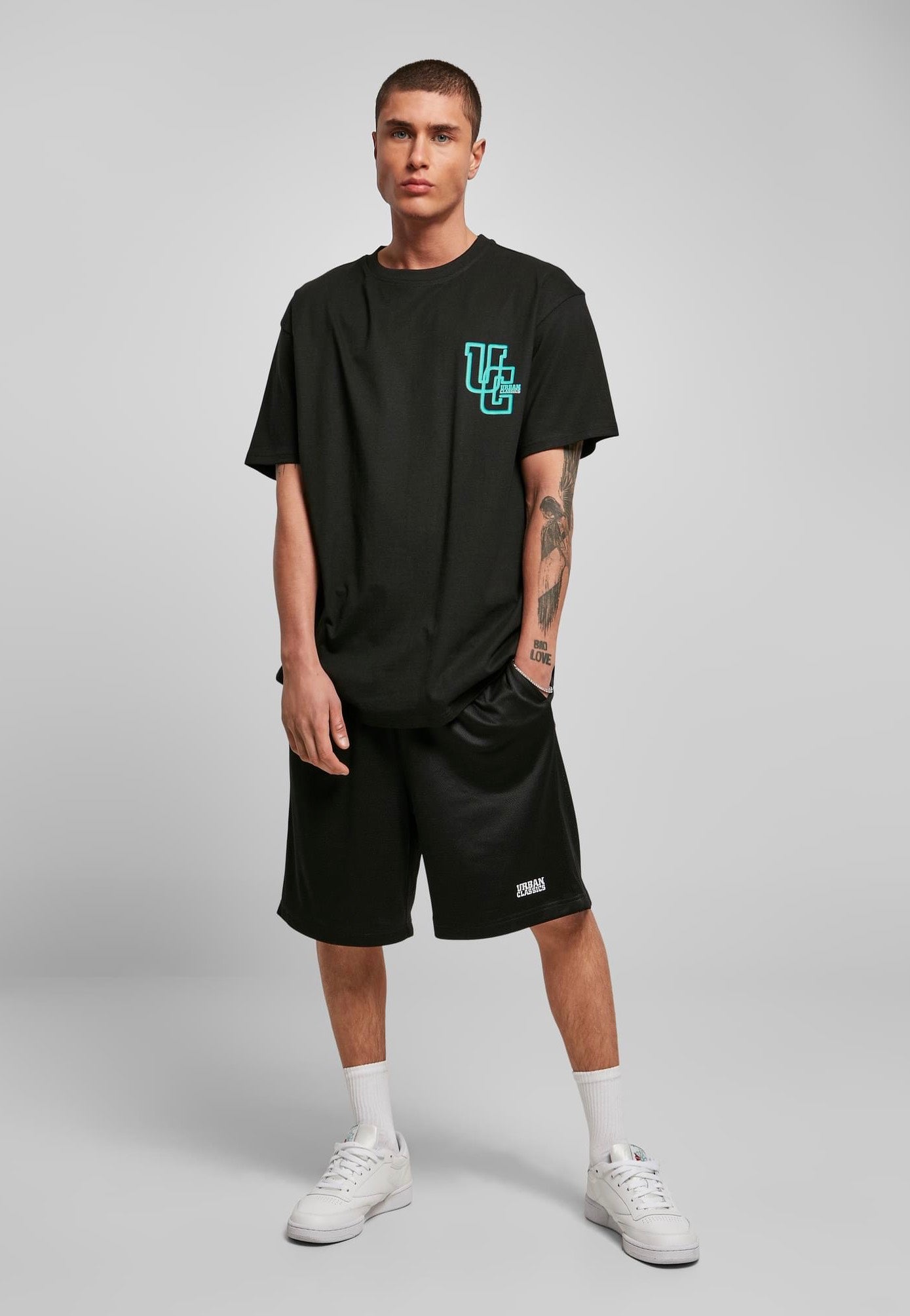 urban-classics-glow-logo-black-t-shirt-noir-homme image 3