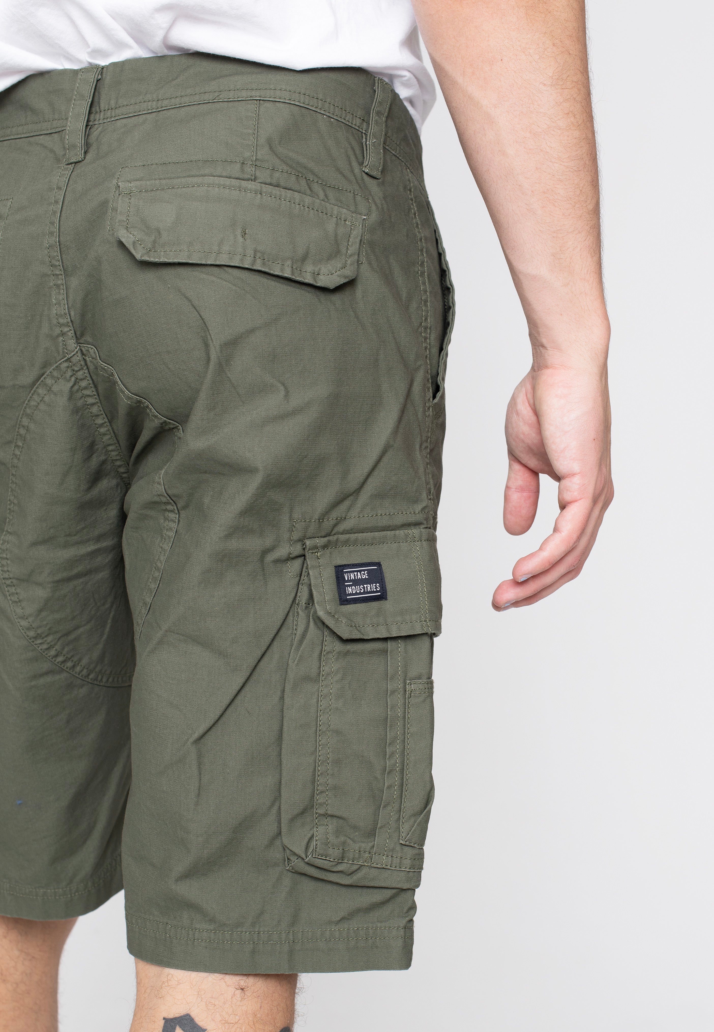 vintage-industries-rowing-olive-short-cargo-vert image 4