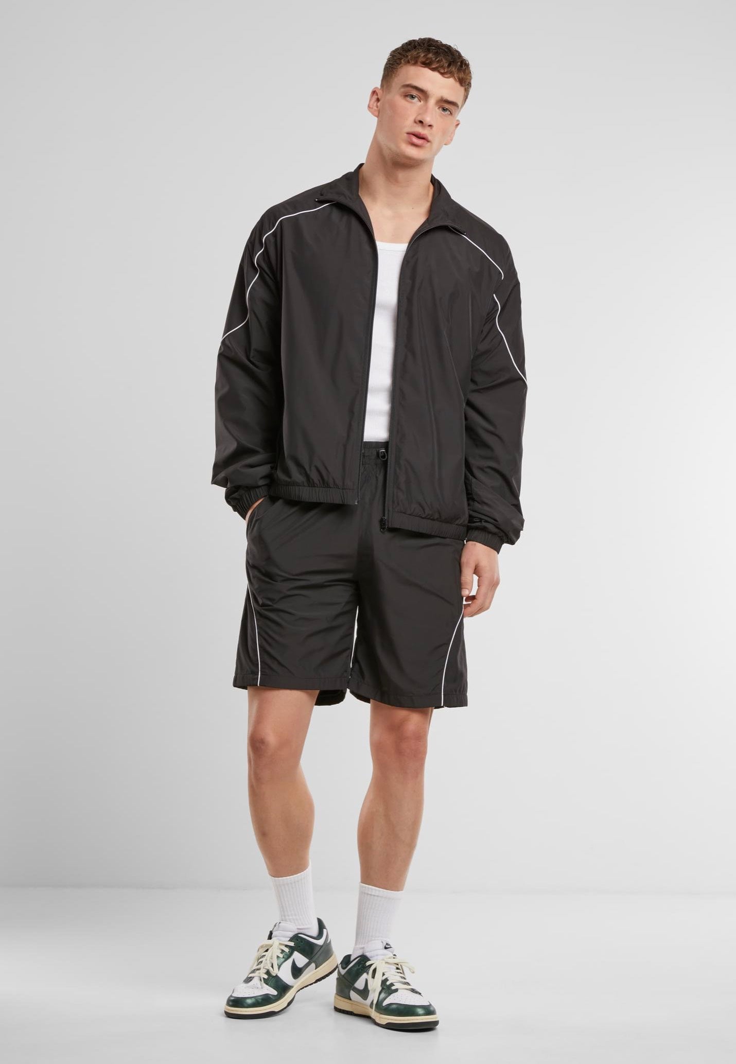 urban-classics-piped-panel-short-noir-streetwear image 2