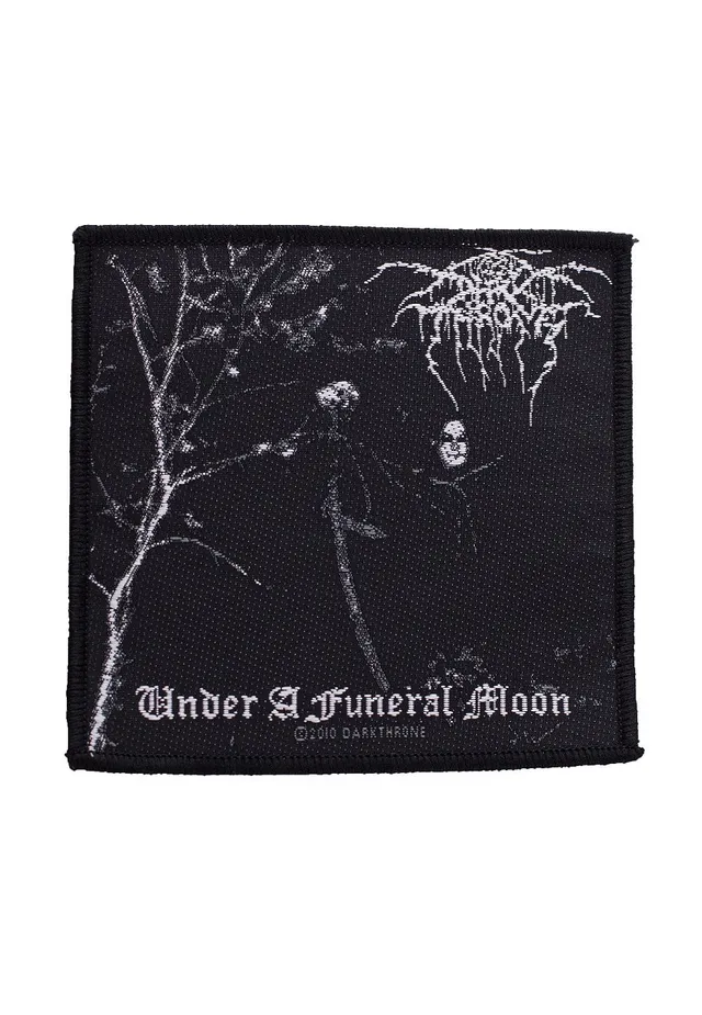 darkthrone-under-a-funeral-moon-patch-cusson-noir-taille-unique image 1