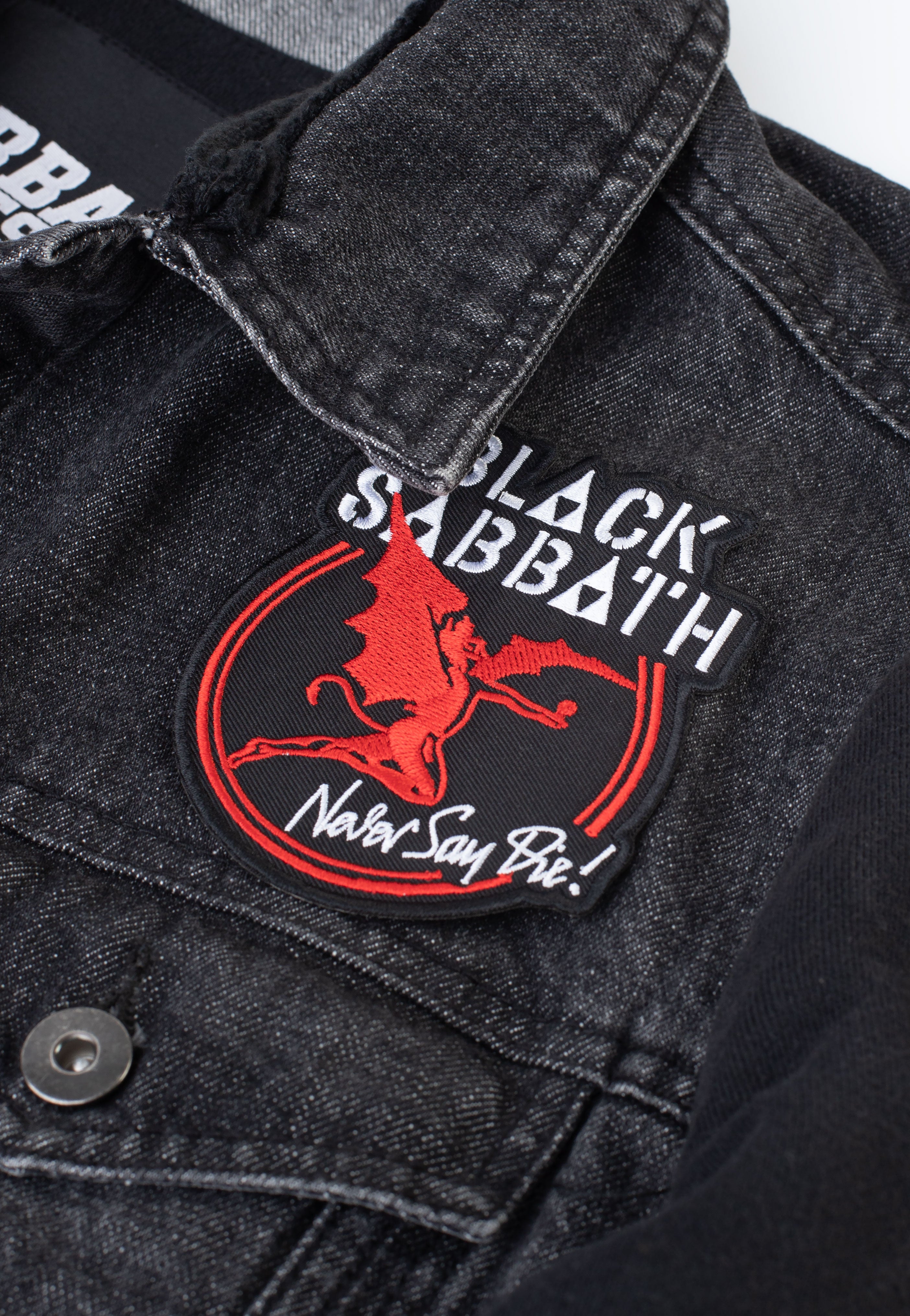black-sabbath-archangel-never-say-die-patch-noir-onesize image 2