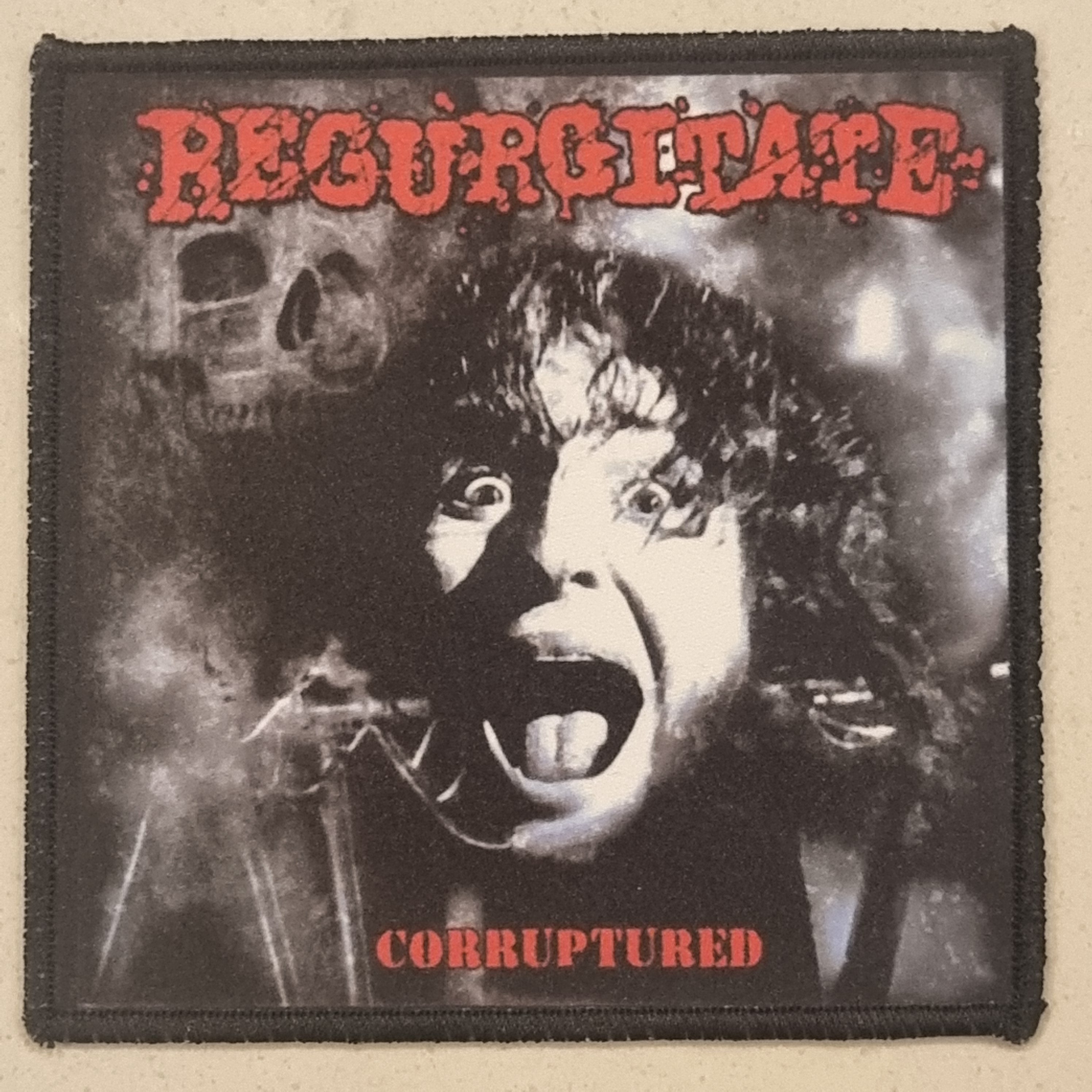 regurgitate-corruptured-patch-petit-cusson-coudre image 1