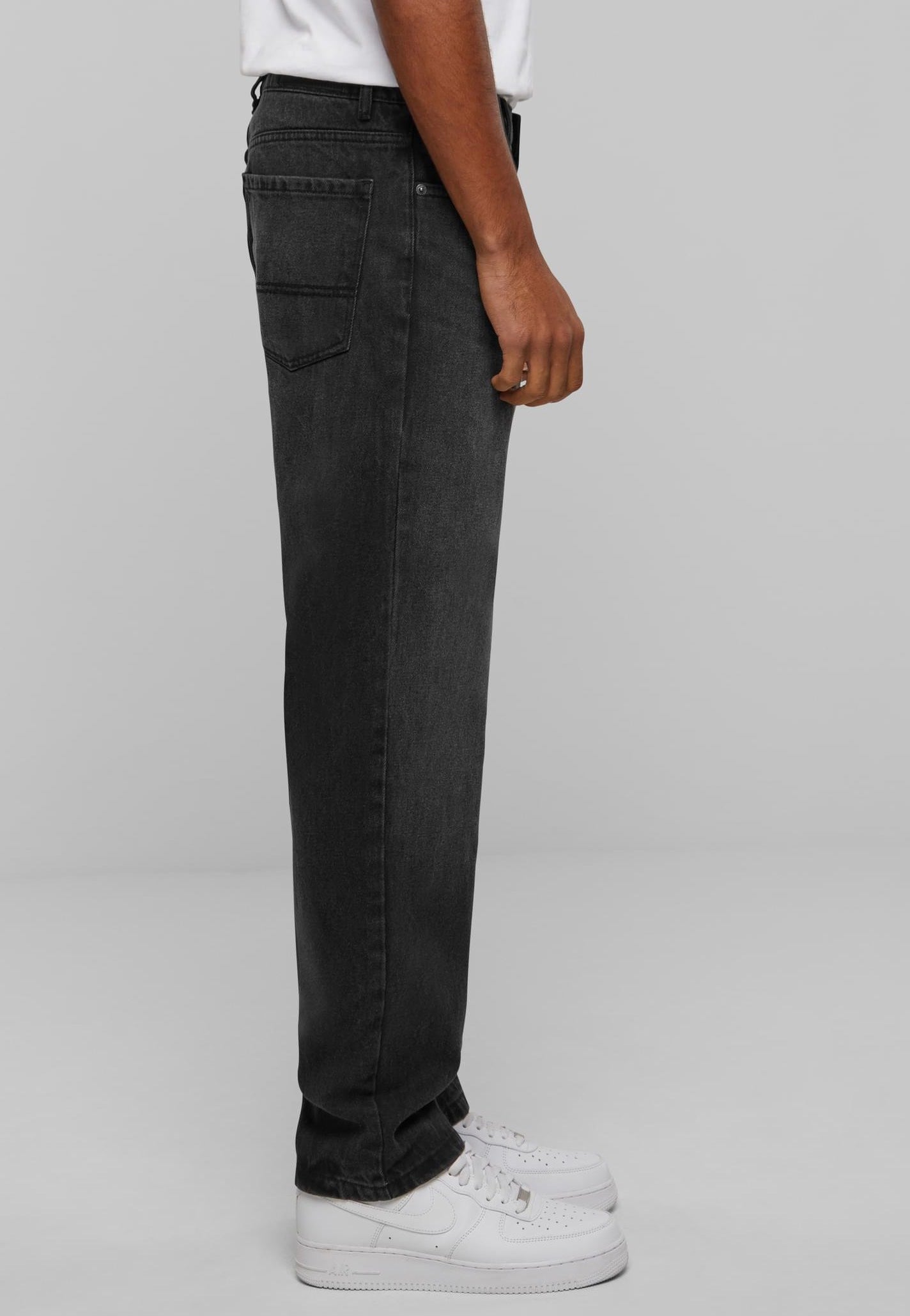urban-classics-heavy-ounce-straight-fit-jean-black-washed-w32 image 4