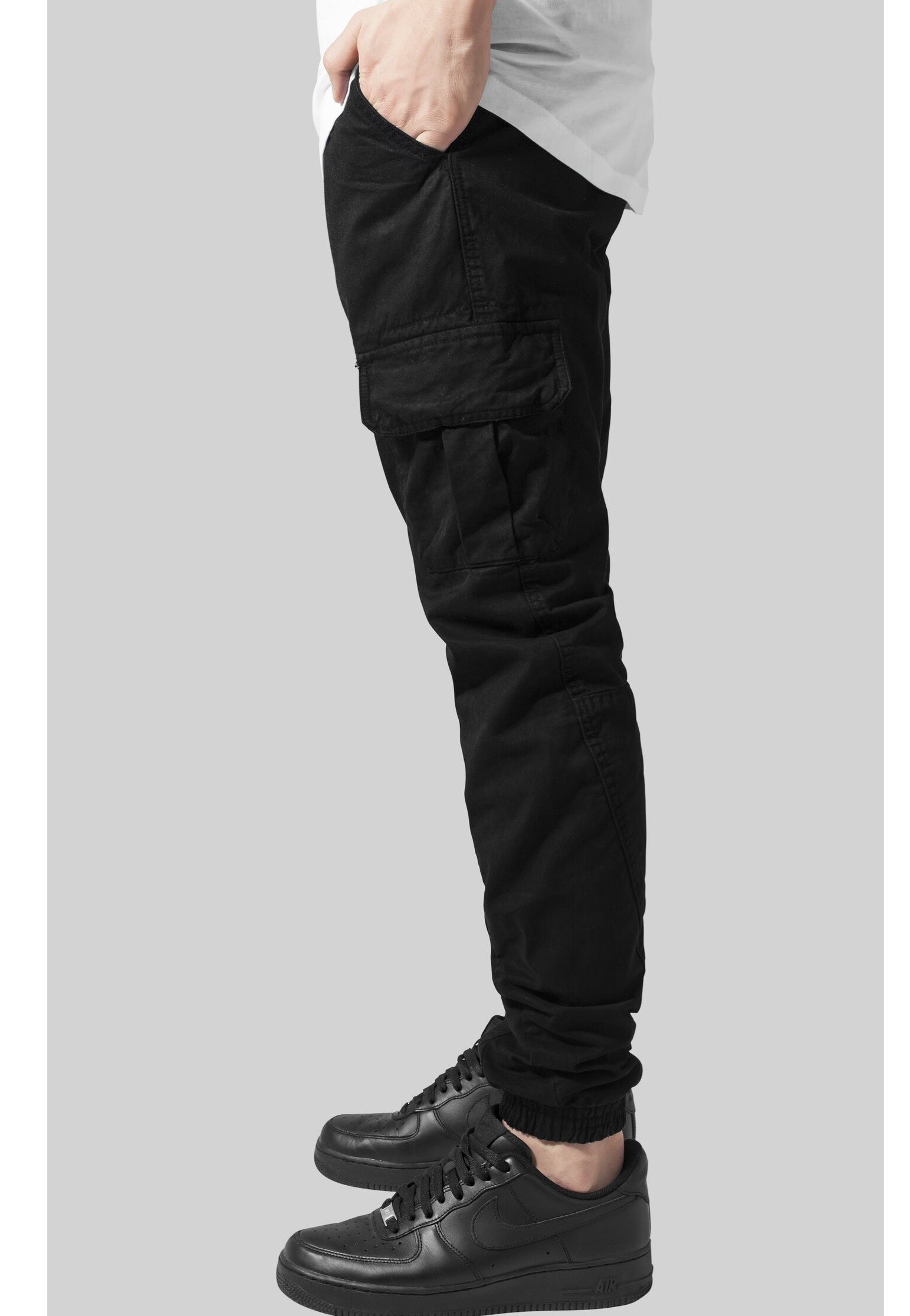 urban-classics-cargo-black-pantalon-noir-jogger image 4