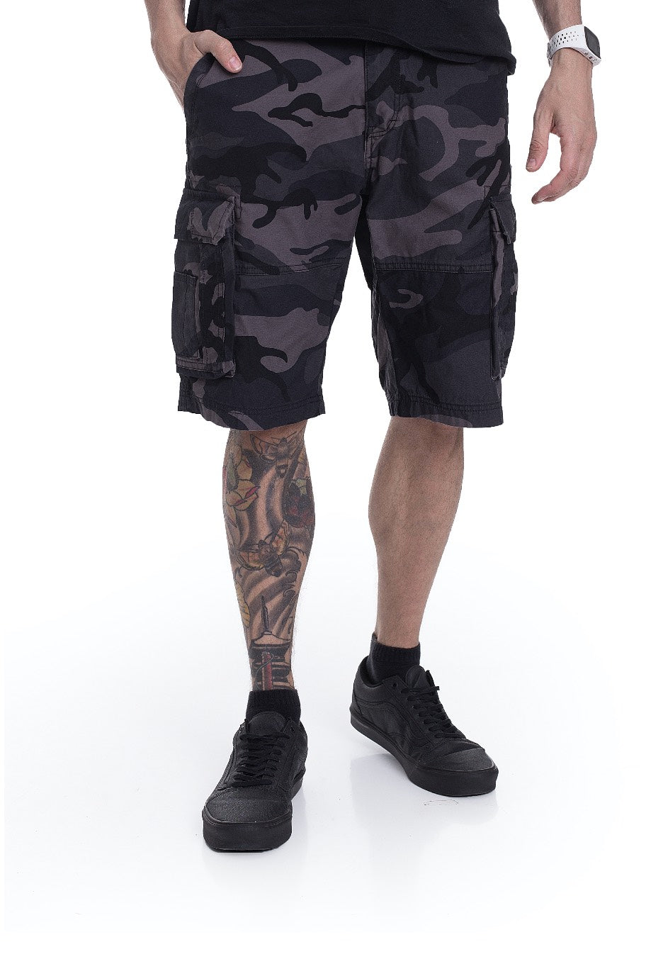 vintage-industries-rowing-dark-camo-short-camouflage-homme image 1