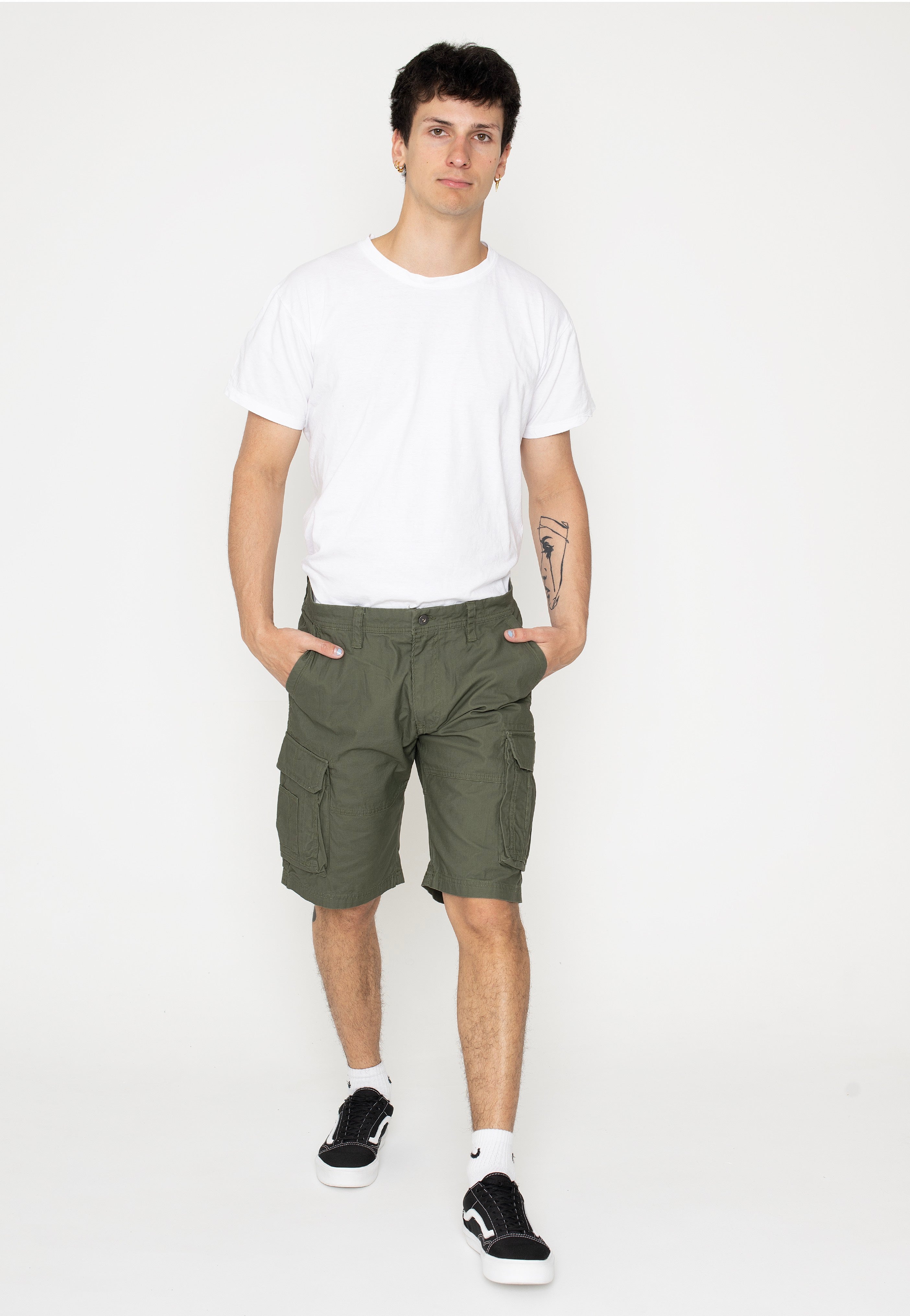 vintage-industries-rowing-olive-short-cargo-vert image 8