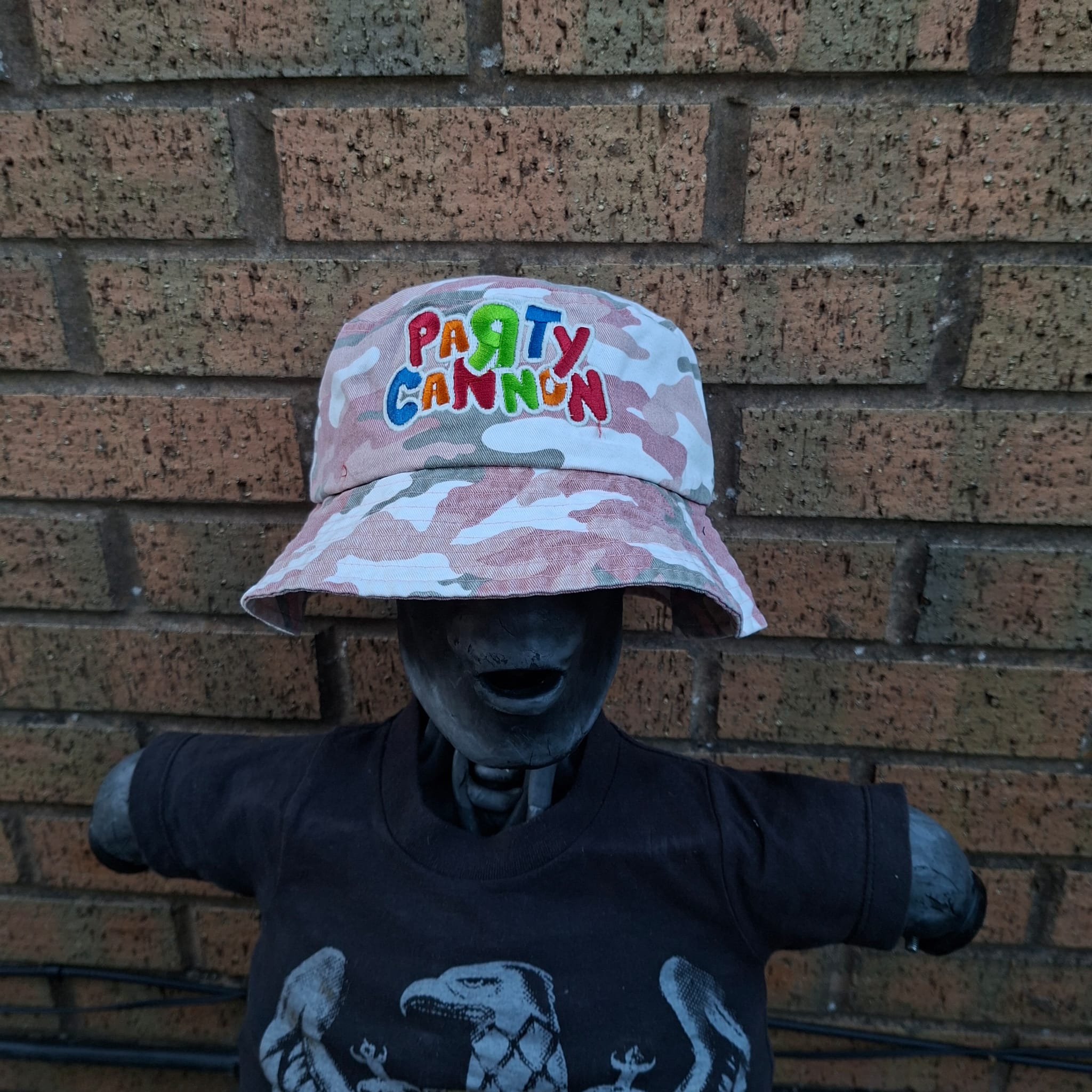 party-cannon-glow-in-the-dark-bob-camo-rose-brod image 3