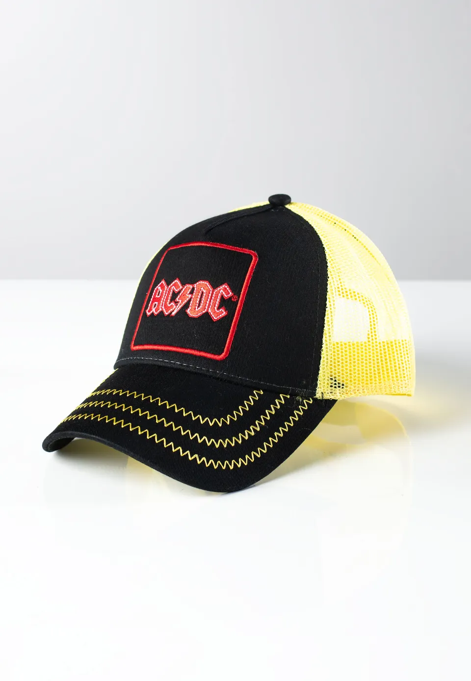 ac-dc-logo-black-yellow-casquette-snapback-jaune image 1