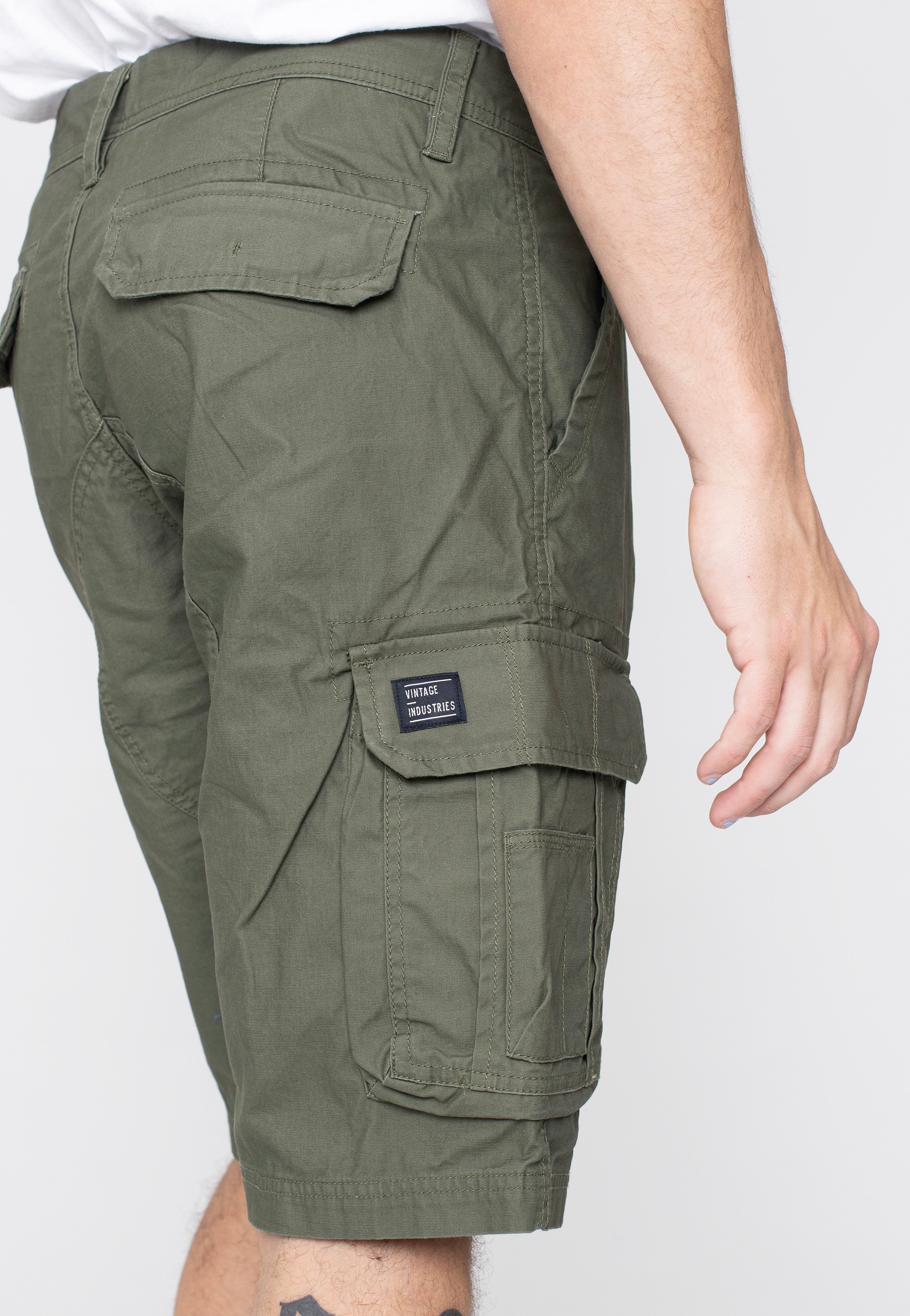 vintage-industries-rowing-olive-short-cargo-vert image 5