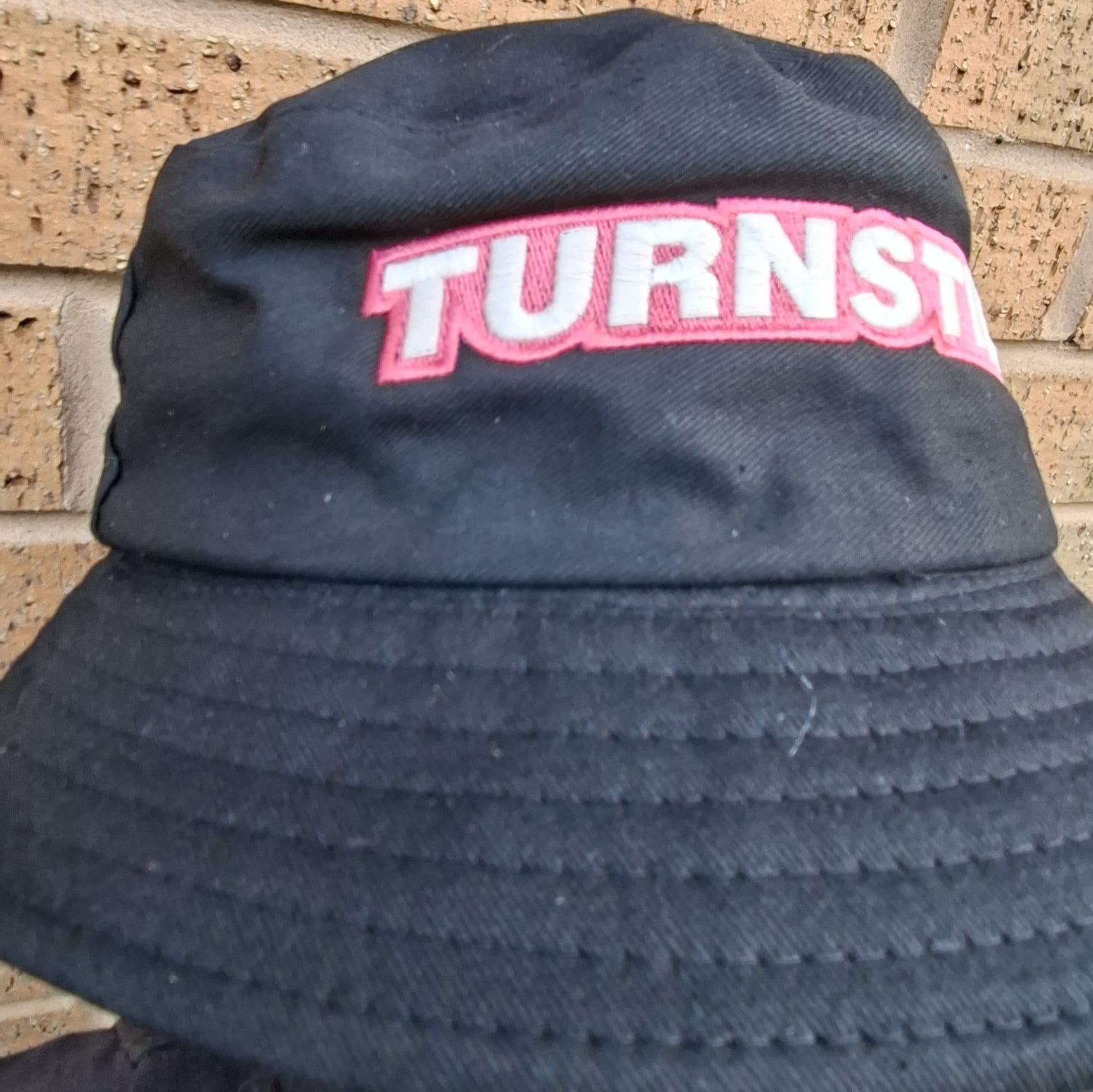 turnstile-logo-bob-phosphorescent-blanc-taille-unique image 2