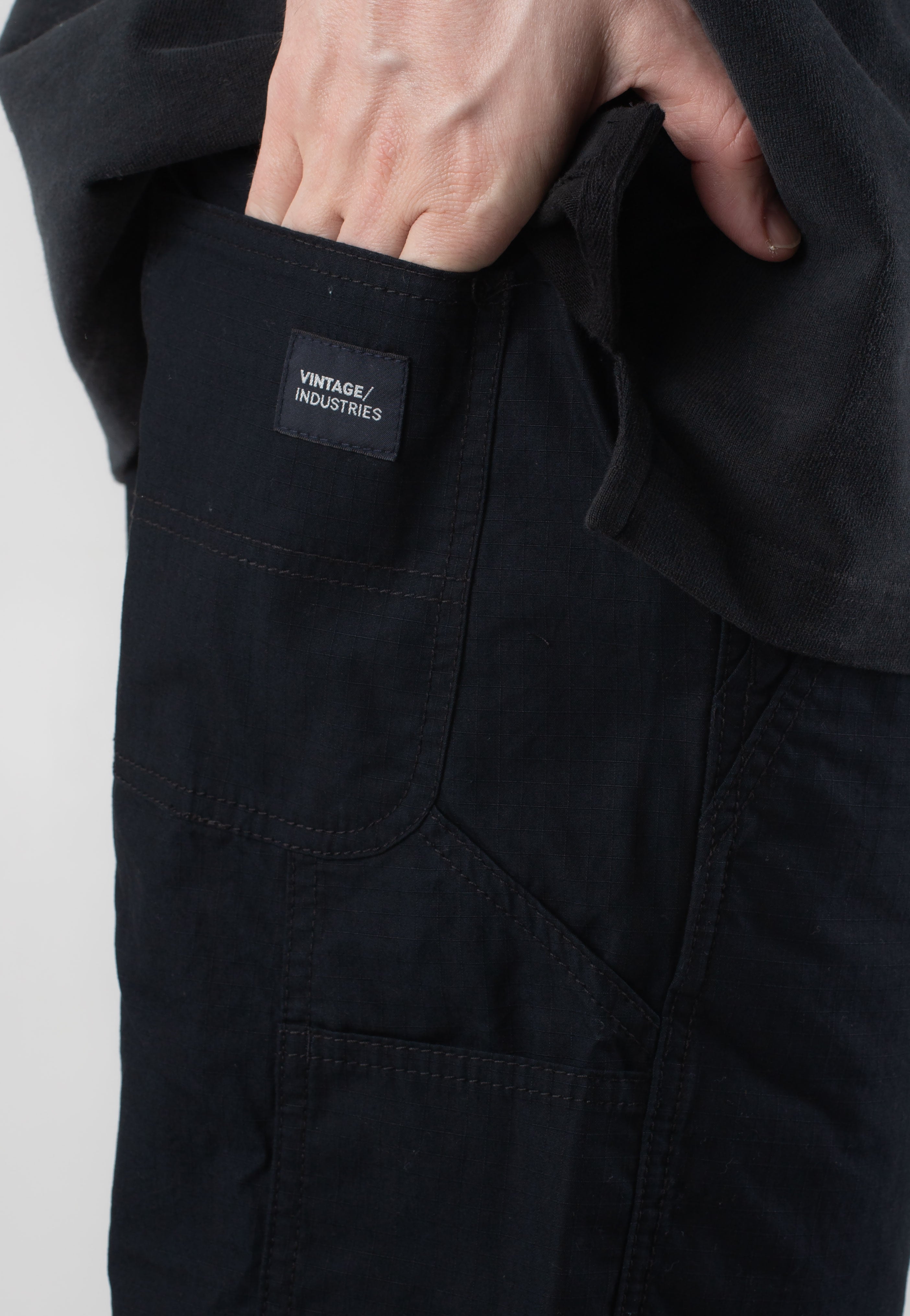 vintage-industries-worker-black-short-cargo-noir-m image 5
