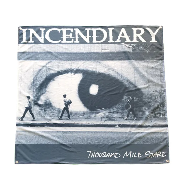 incendiary-thousand-mile-stare-drapeau-48-pouces image 1