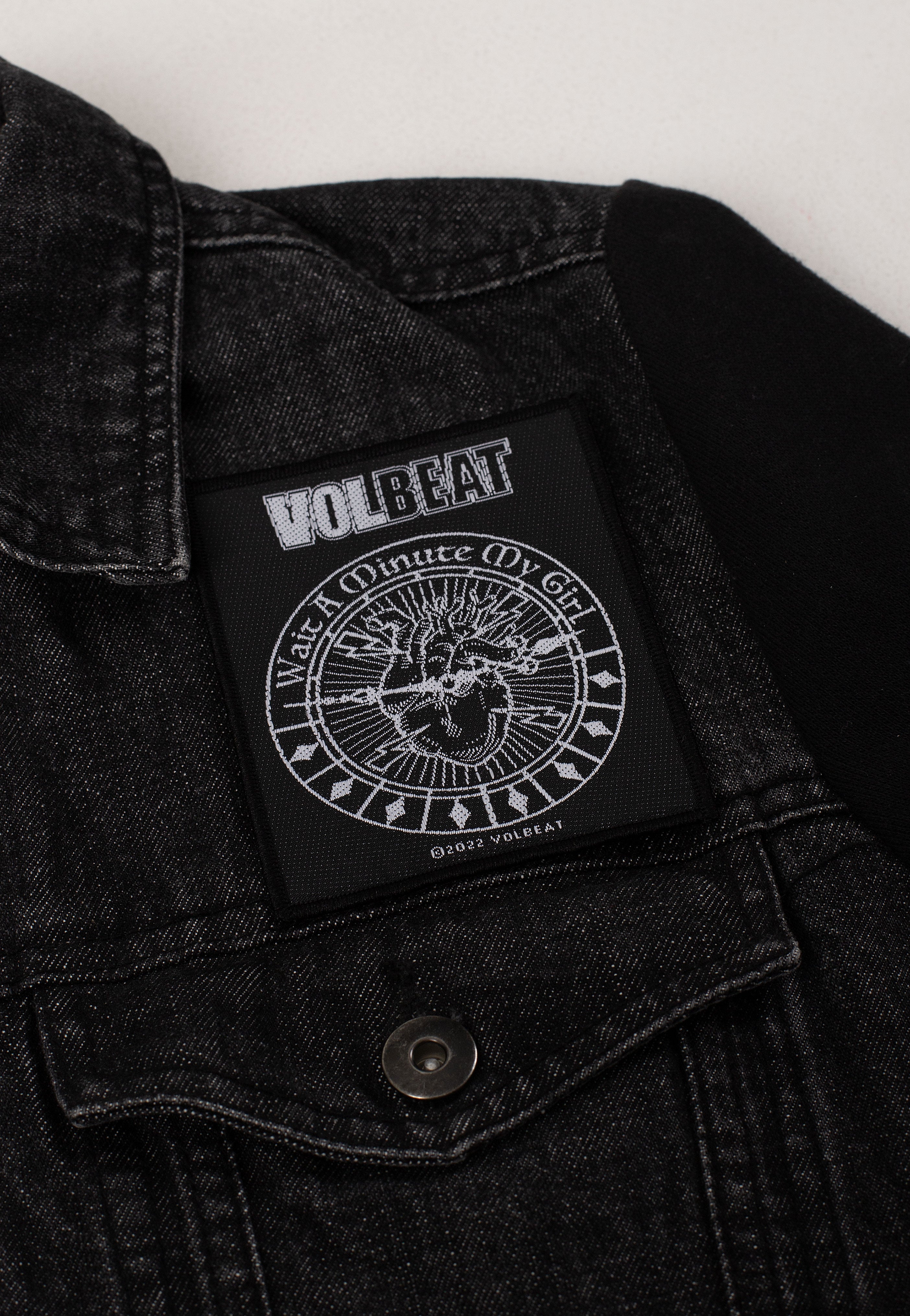 volbeat-wait-a-minute-my-girl-patch-noir-hard-rock image 2
