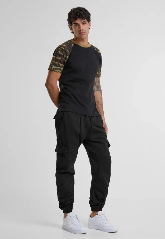 urban-classics-raglan-contrast-t-shirt-noir-woodcamo image 1
