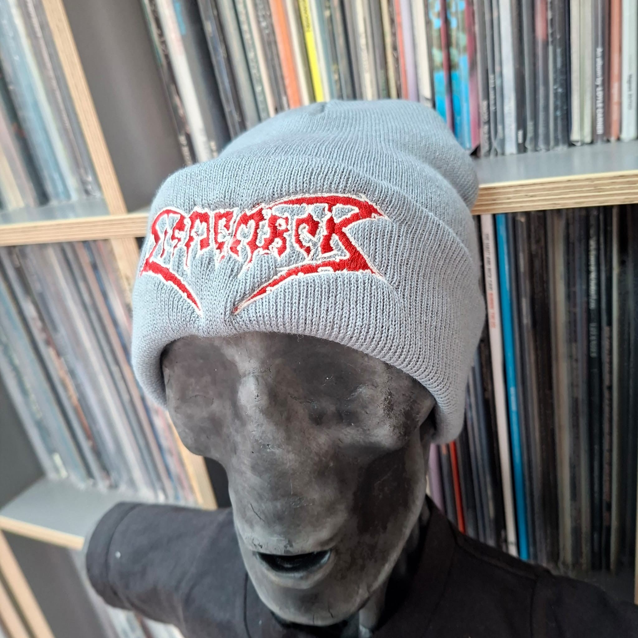 dismember-logo-bonnet-gris-logo-rouge-brod image 3