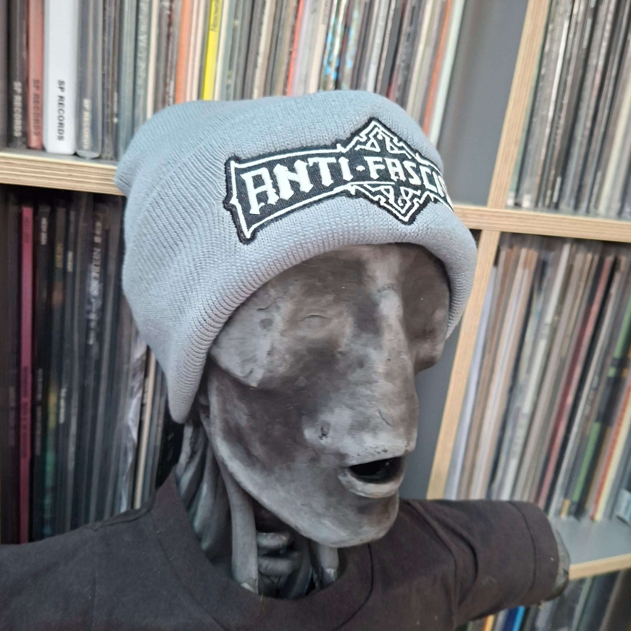 anti-fascist-bolt-thrower-beanie-gris-logo-phosphorescent image 4