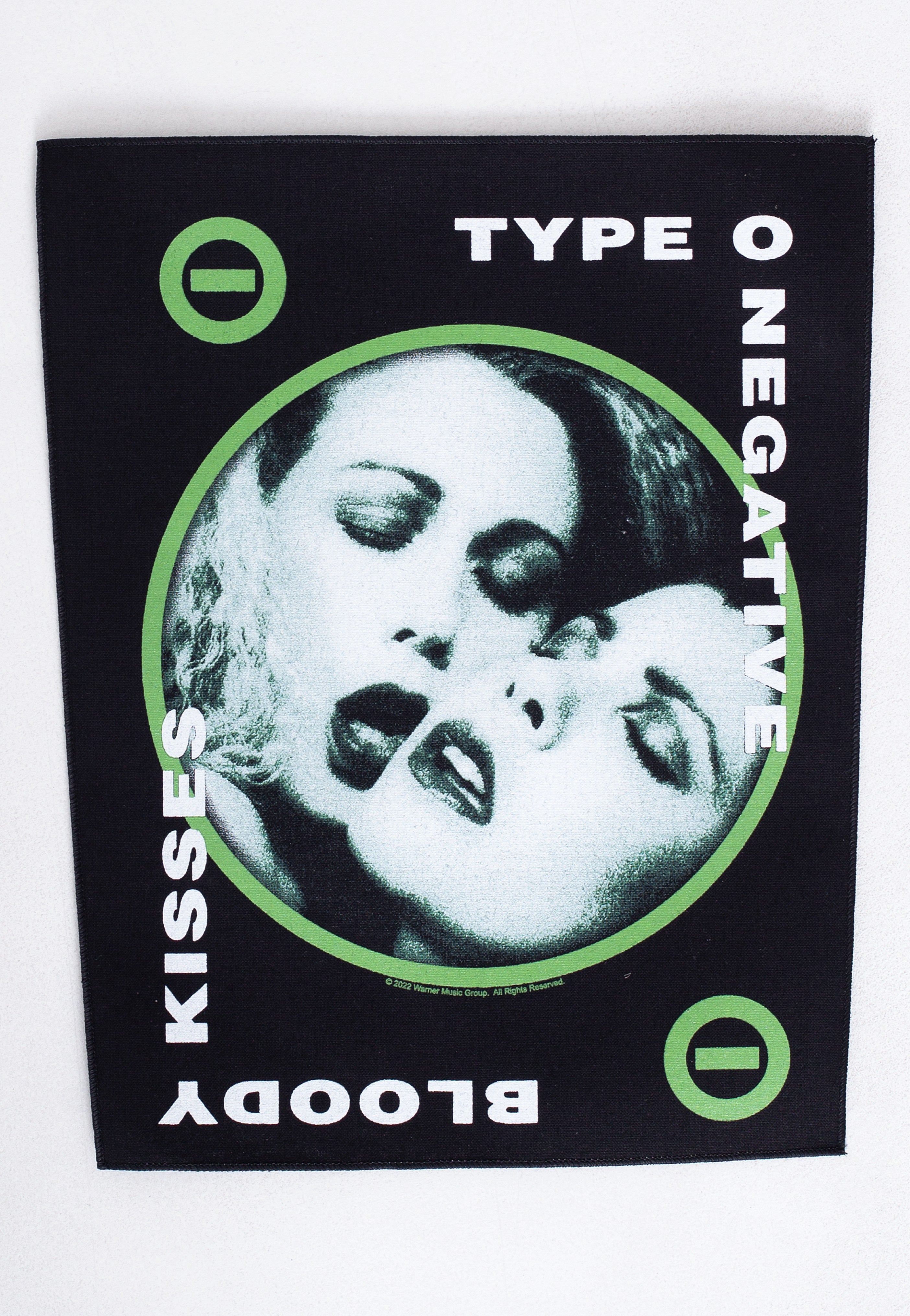 type-o-negative-bloody-kisses-backpatch-29x36-cm-vert image 1