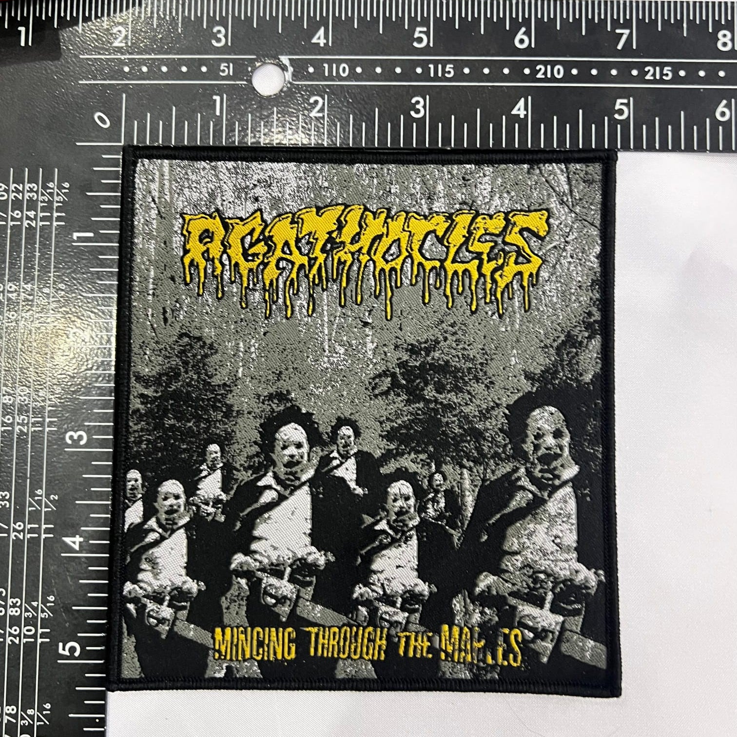 agathocles-mincing-through-the-maples-patch-bord-noir image 3