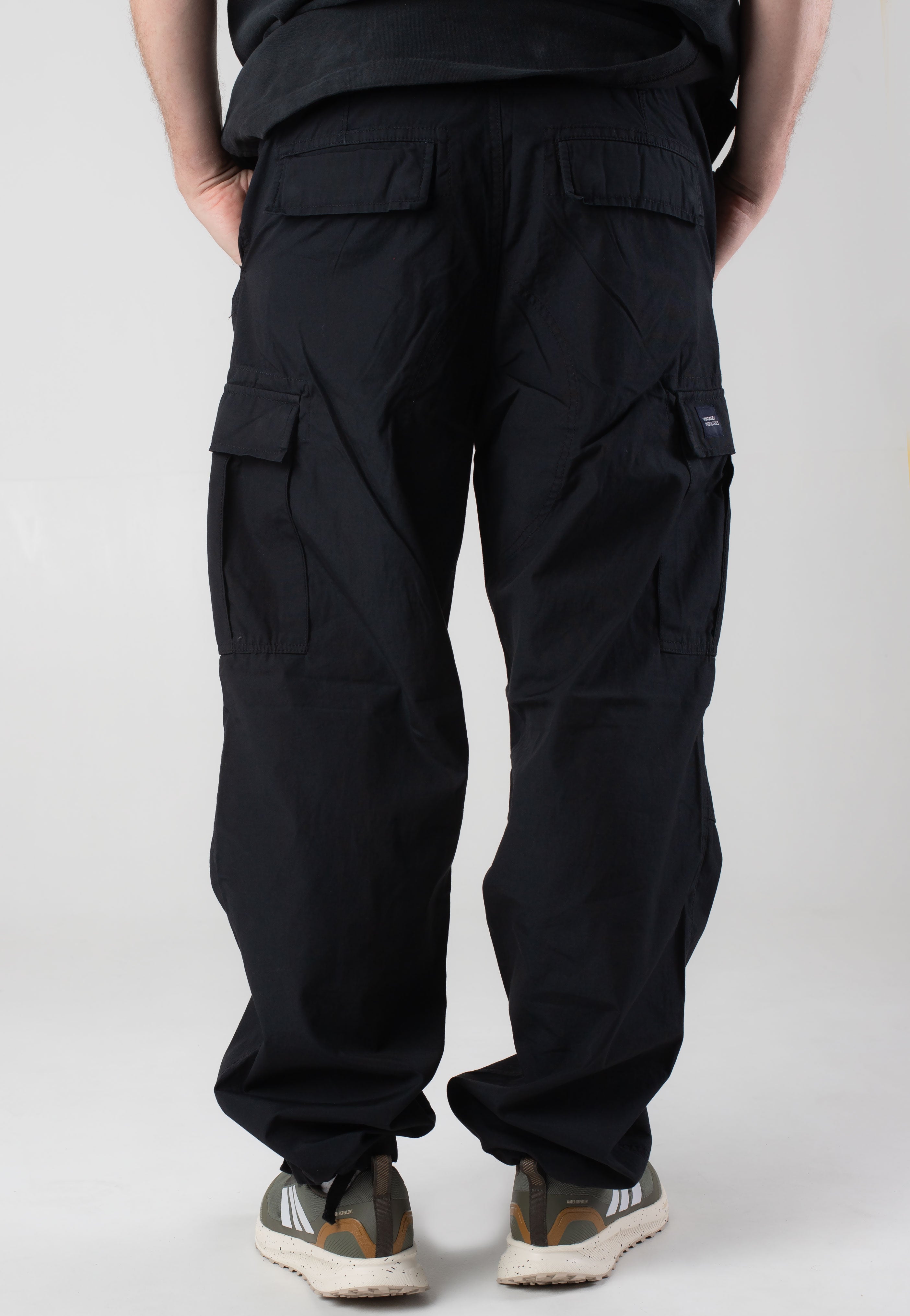 vintage-industries-bruce-pantalon-cargo-noir-homme image 2