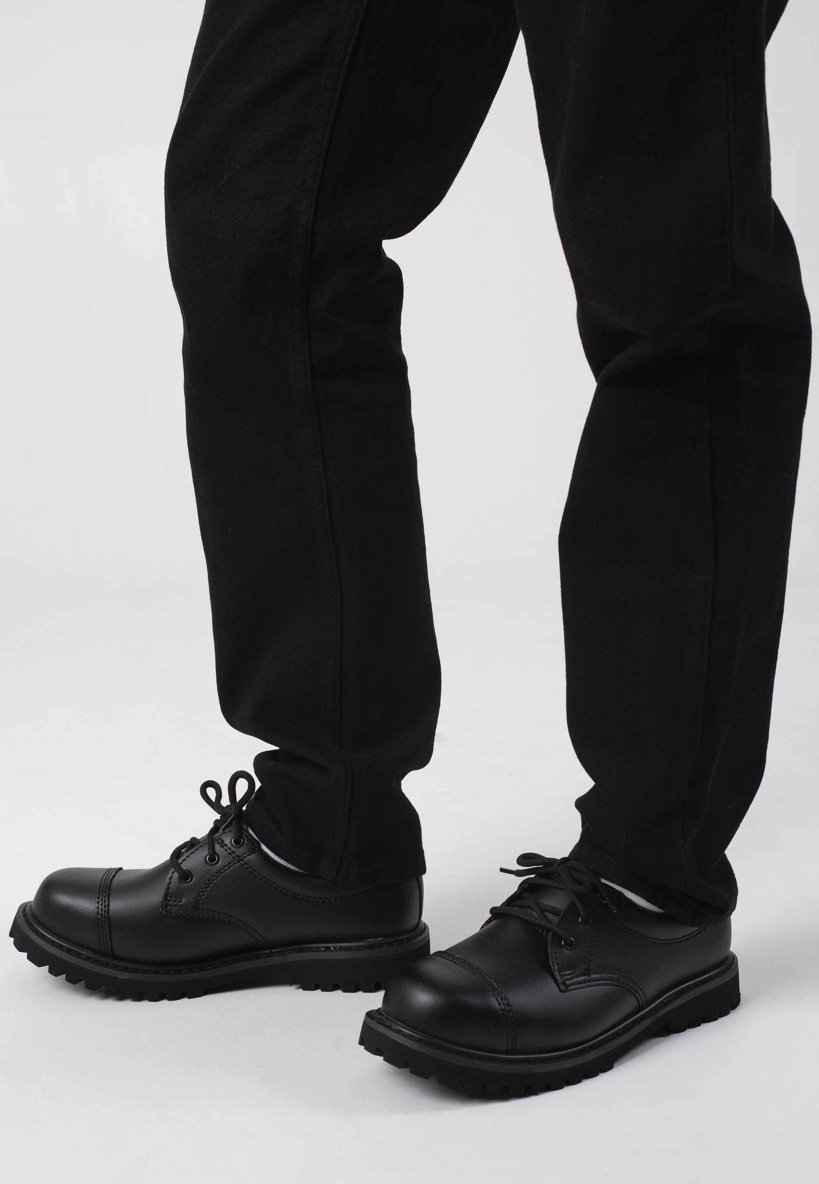 brandit-vegantom-3-eyelett-boots-noires-vegan image 2