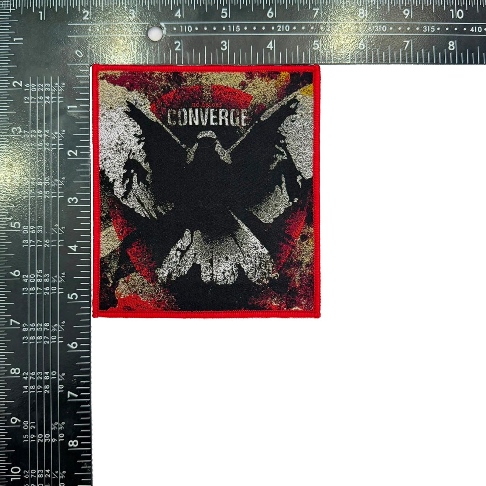 783punx-converge-no-heroes-petit-patch-tiss-bordure-rouge image 3