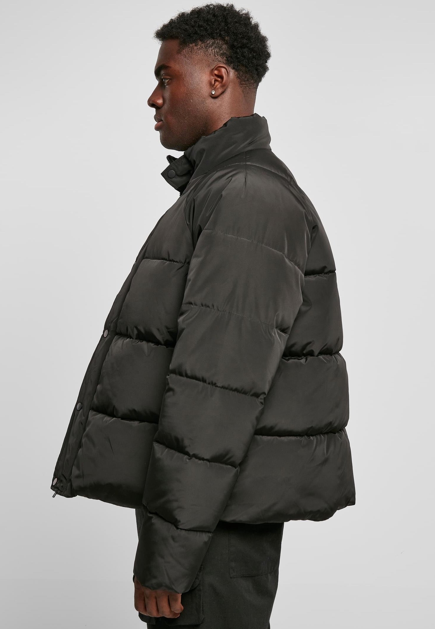 urban-classics-raglan-puffer-black-veste-matelass-e-noire image 3