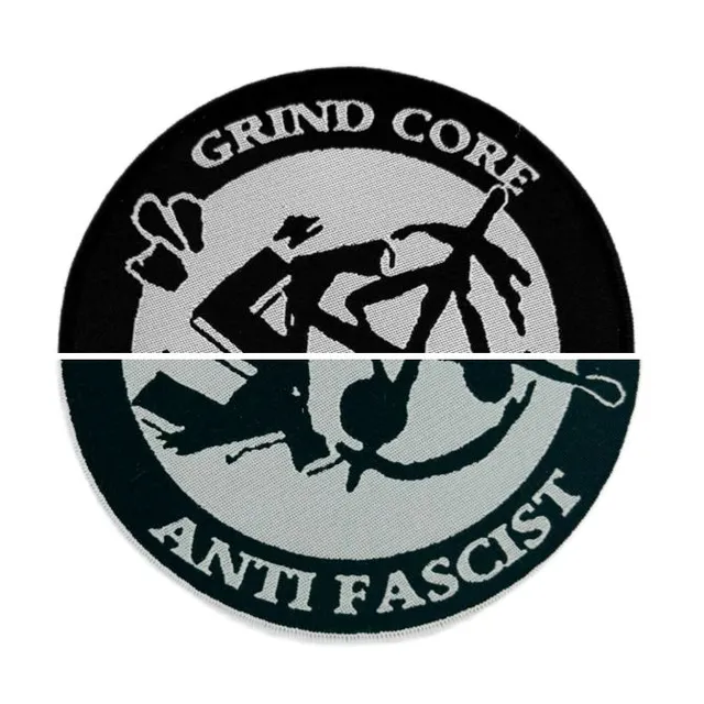 grindcore-antifascist-patch-tiss-bordure-blanche-noire image 1