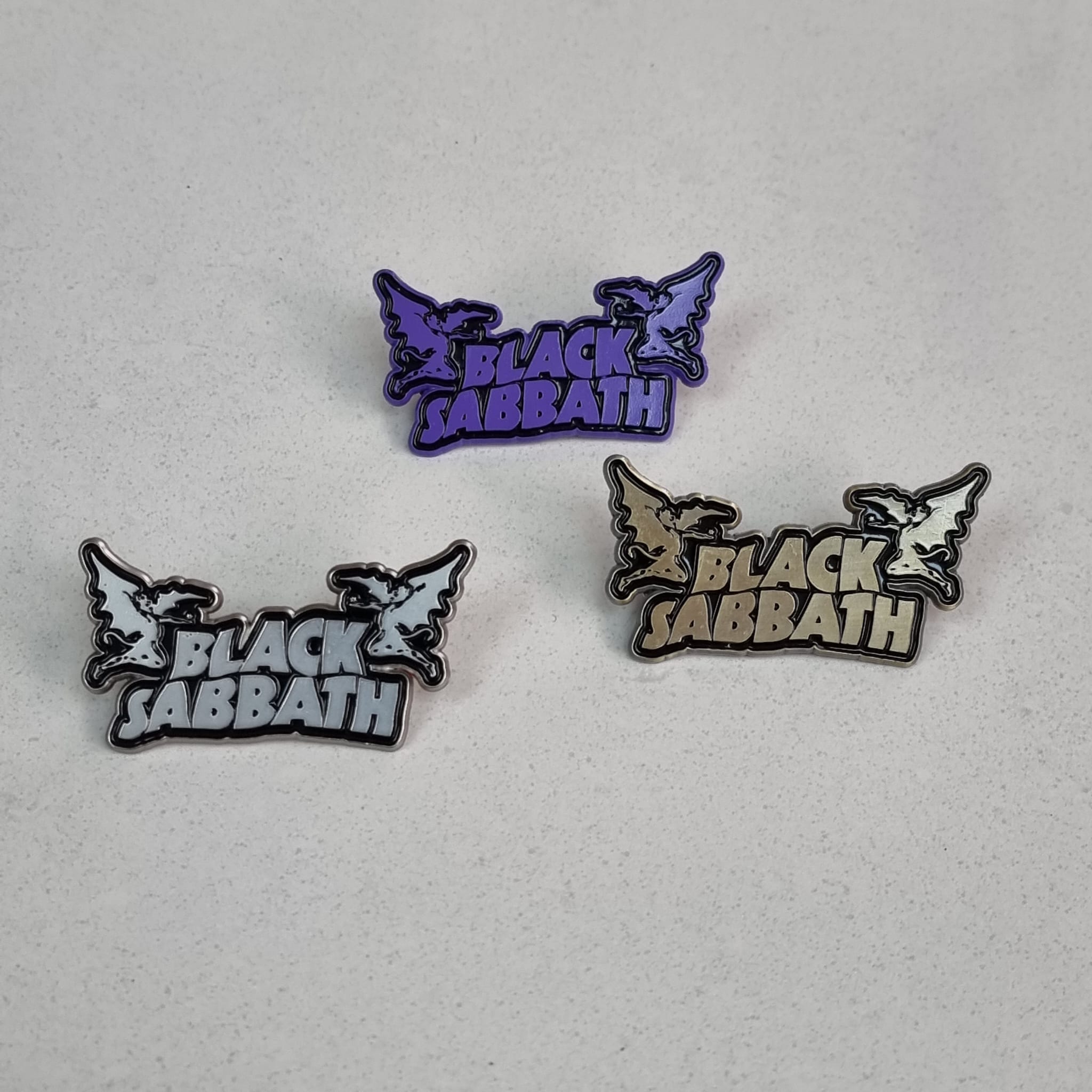 black-sabbath-logo-pin-s-mail-58-mm-violet image 1