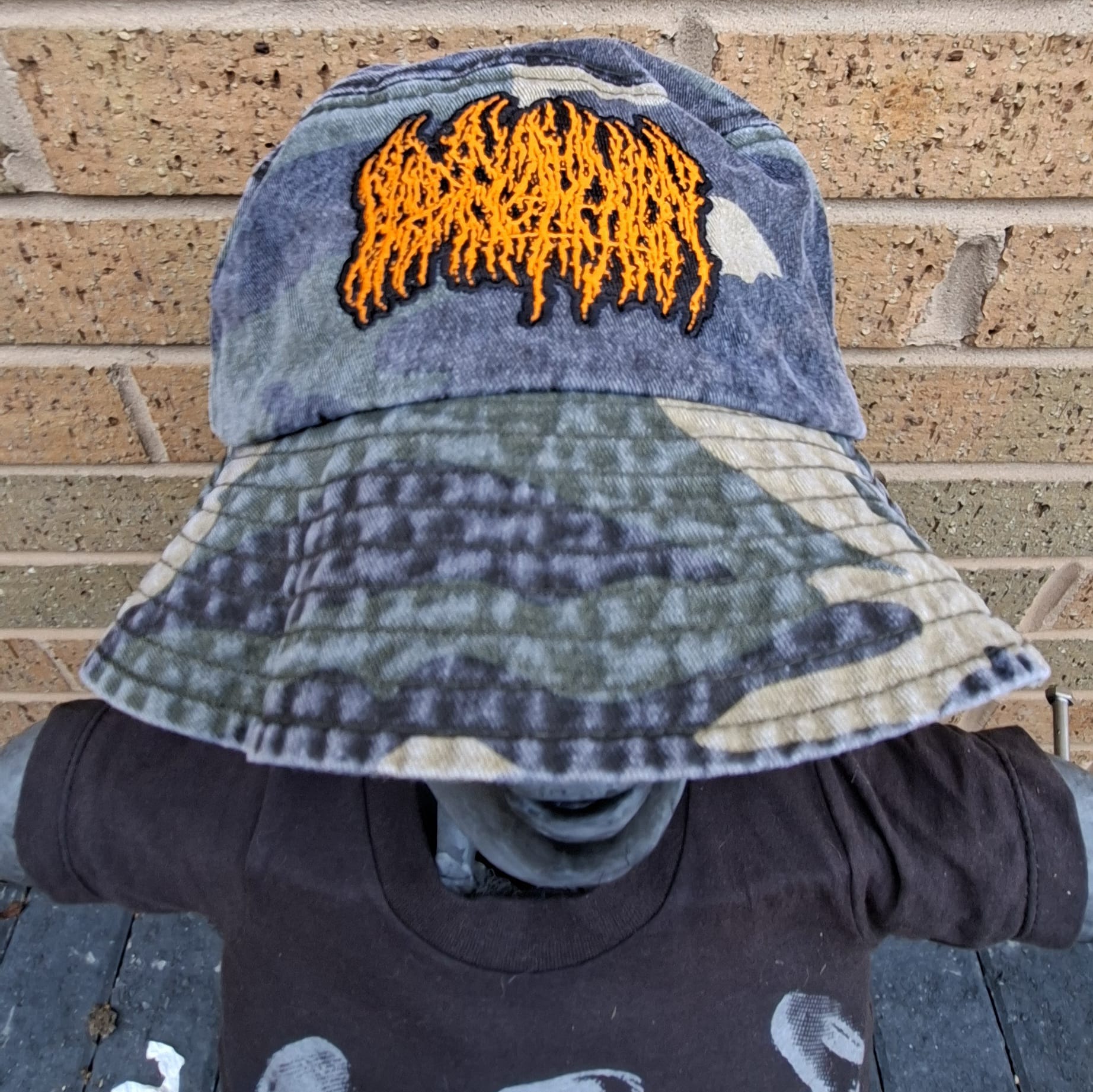 blood-incantation-bob-bucket-hat-camo-vert-logo-orange image 1