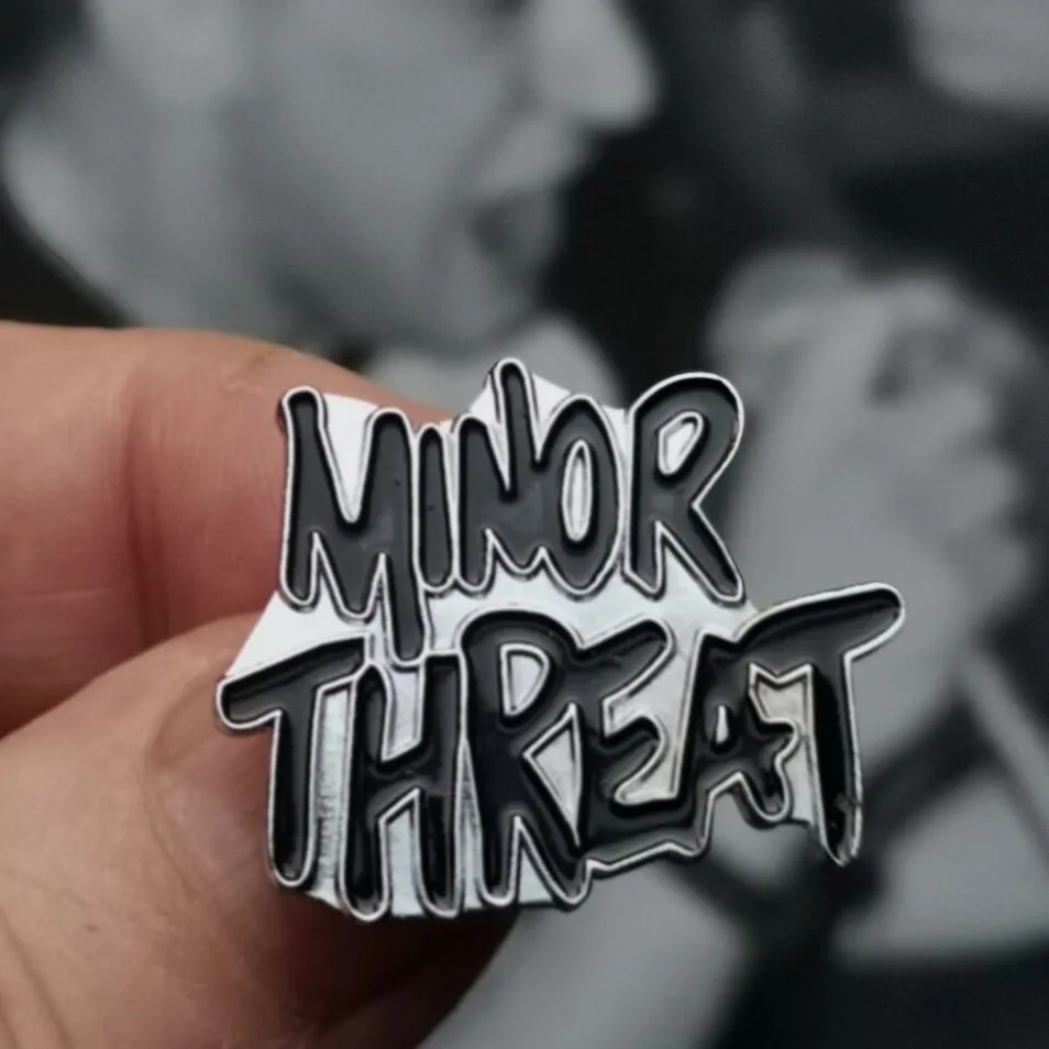minor-threat-pin-s-mail-petit-mod-le-30-mm image 1