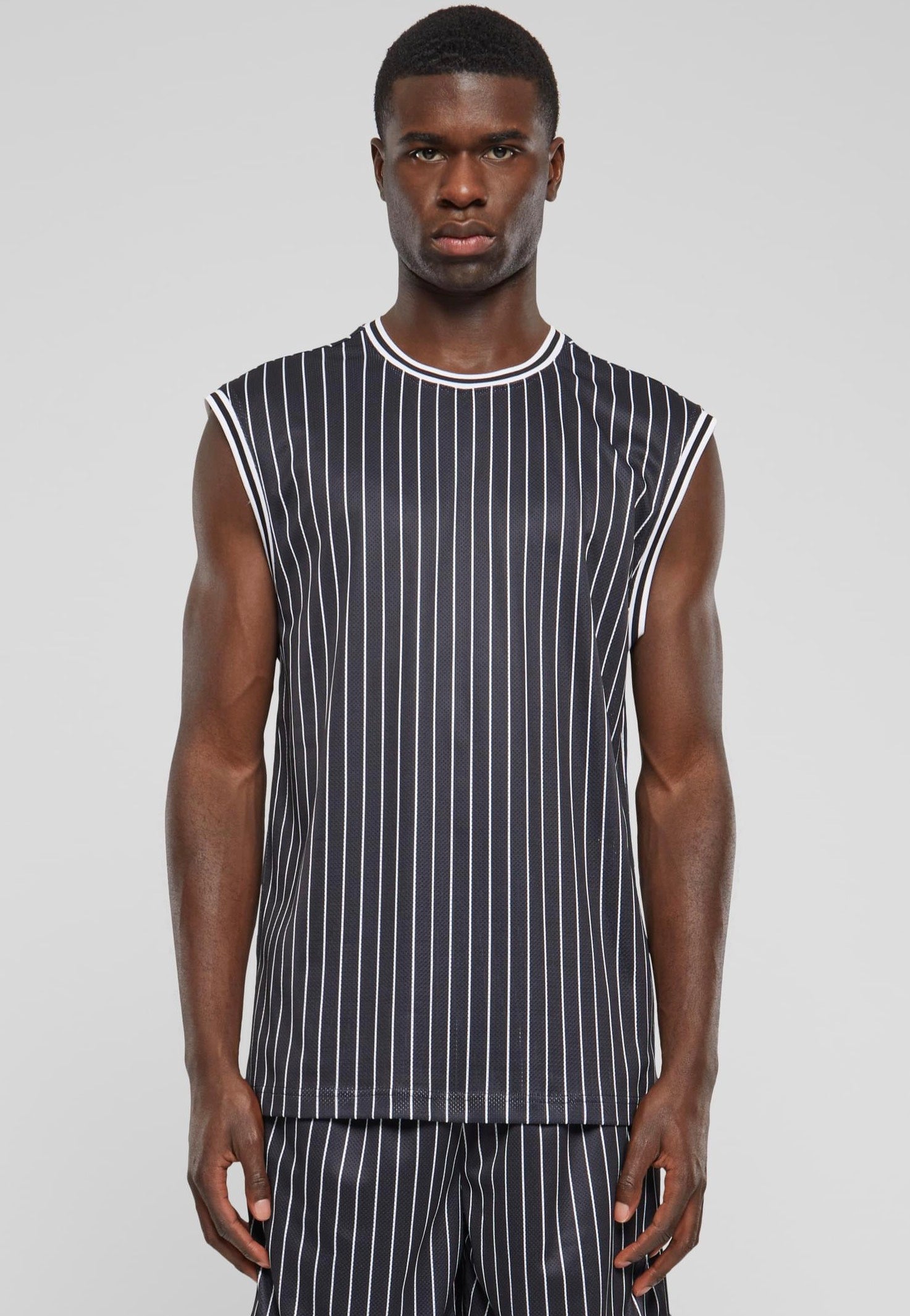 urban-classics-striped-mesh-d-bardeur-noir-blanc-taille-m image 1