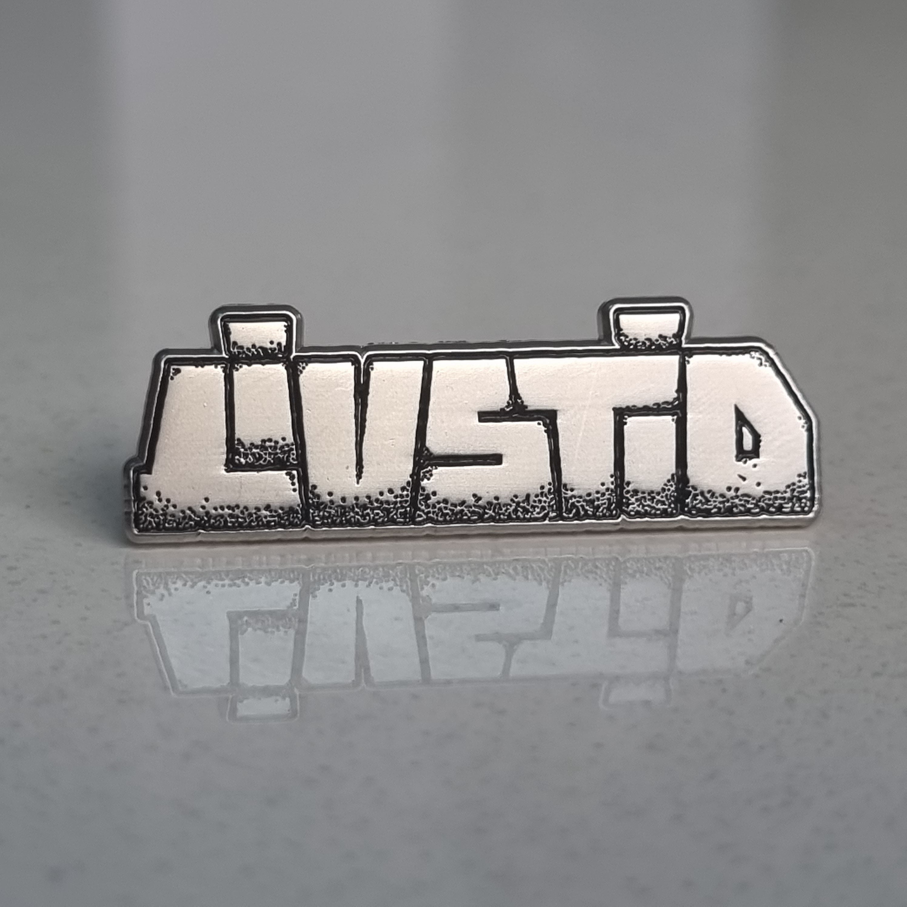 livstid-enamel-pin-pin-s-m-tal-mail-hardcore image 1