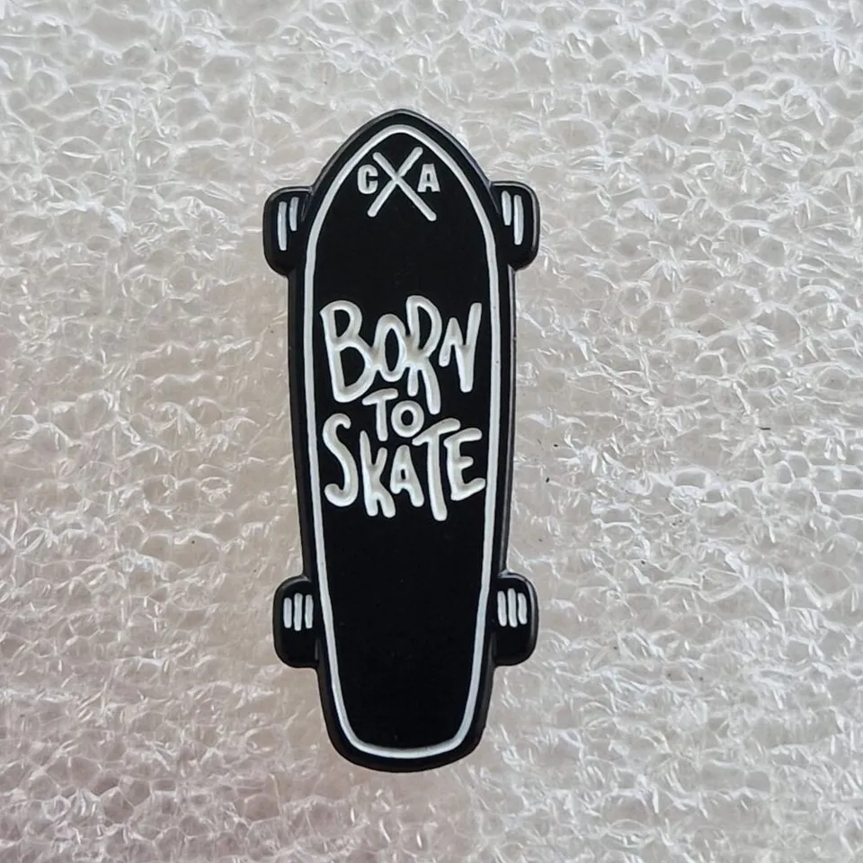 783punx-born-to-skate-pin-mail-petit-30mm-papillon image 1