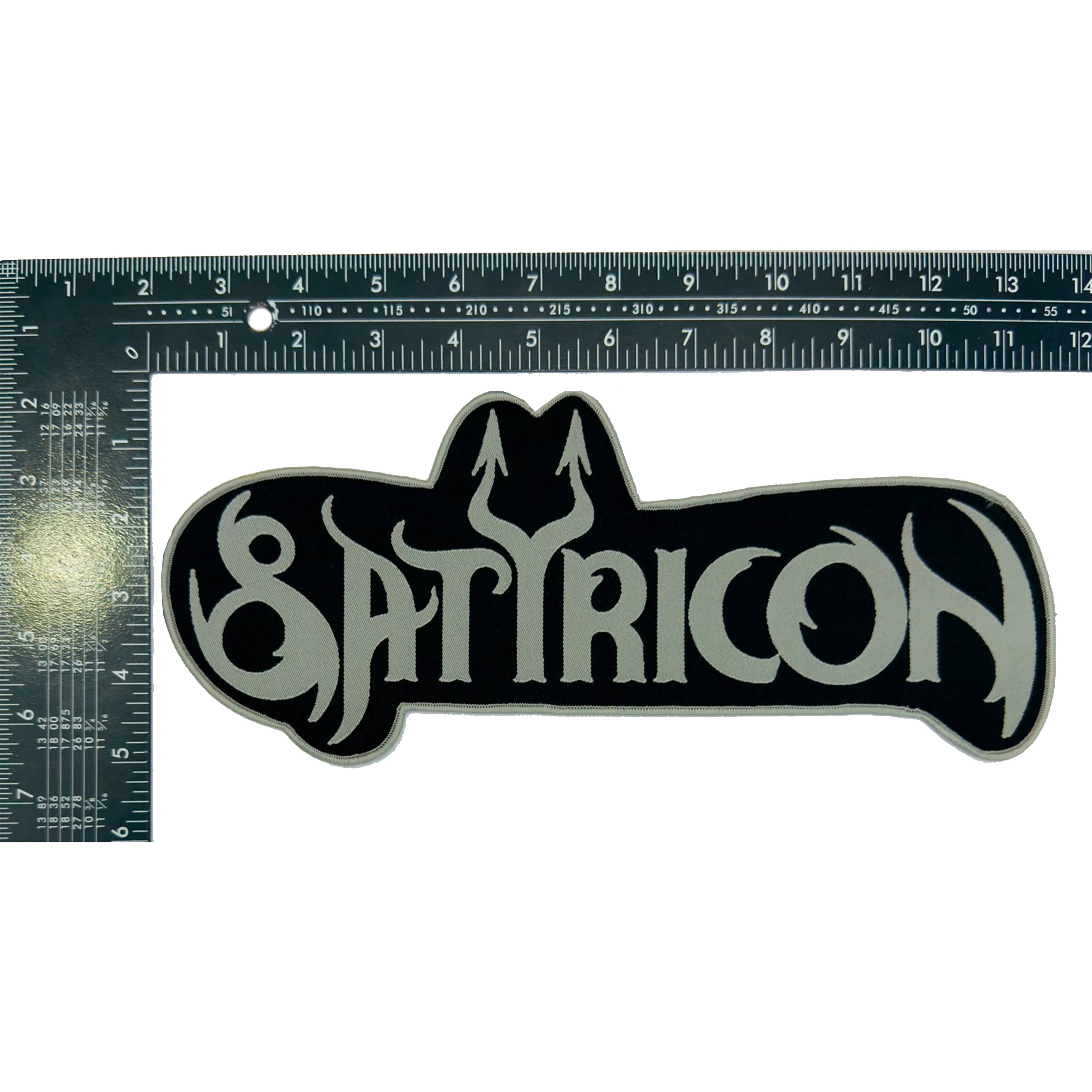 satyricon-logo-cusson-tiss-oversized-bordure-noire-30-cm image 5
