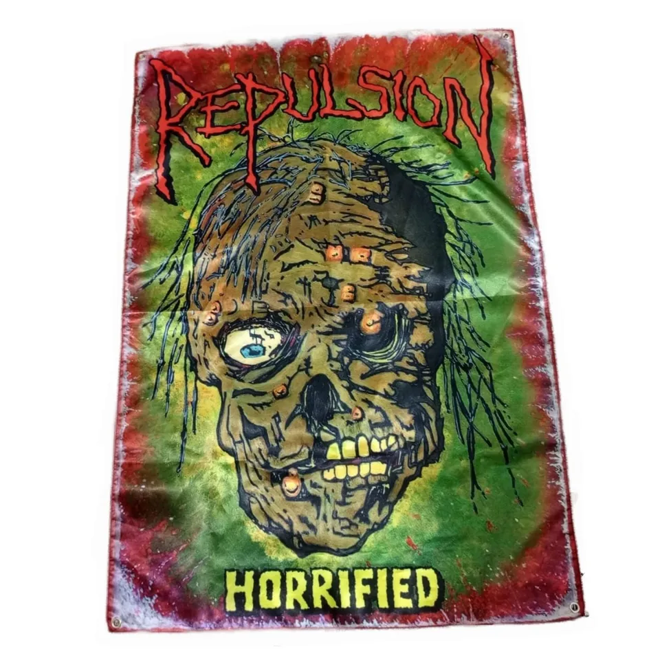 repulsion-horrified-drapeau-poster-textile-100x70-cm image 1