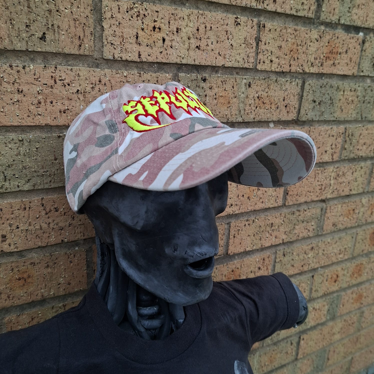 sepultura-old-logo-casquette-dad-cap-pink-camo-phosphorescent image 2